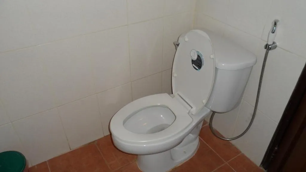 Toilet in Bautong Lodge