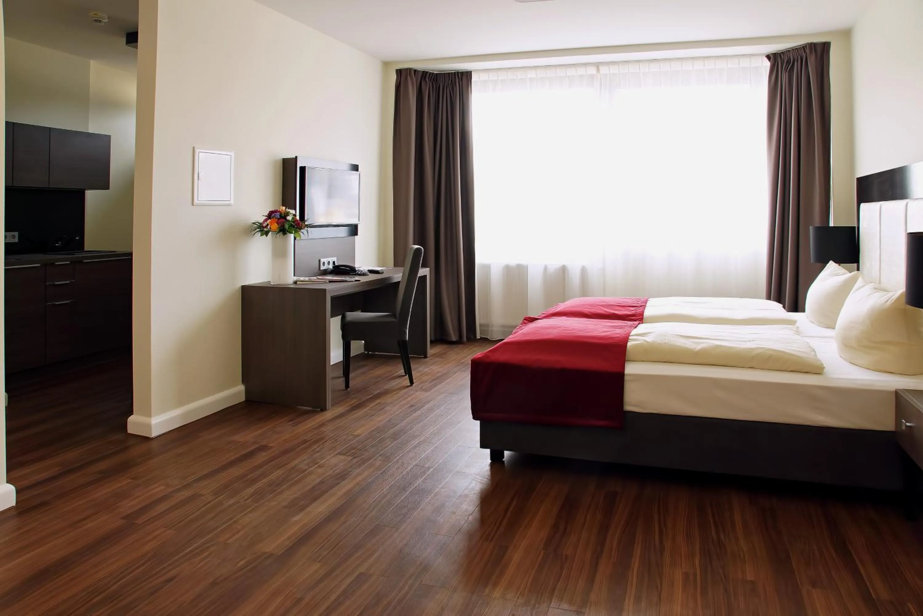 Day, Bed in Milbor Hotel