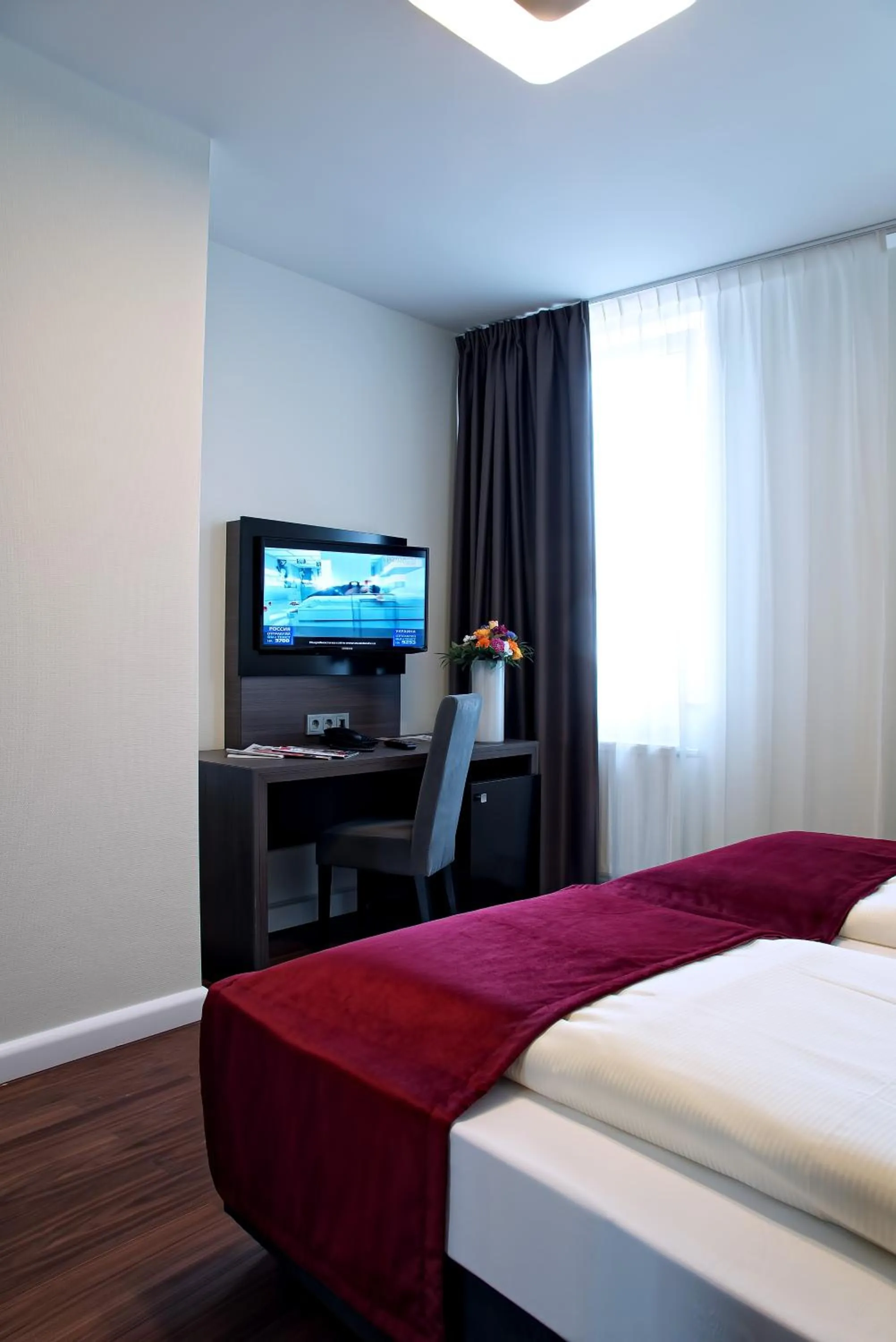 Day, Bed in Milbor Hotel