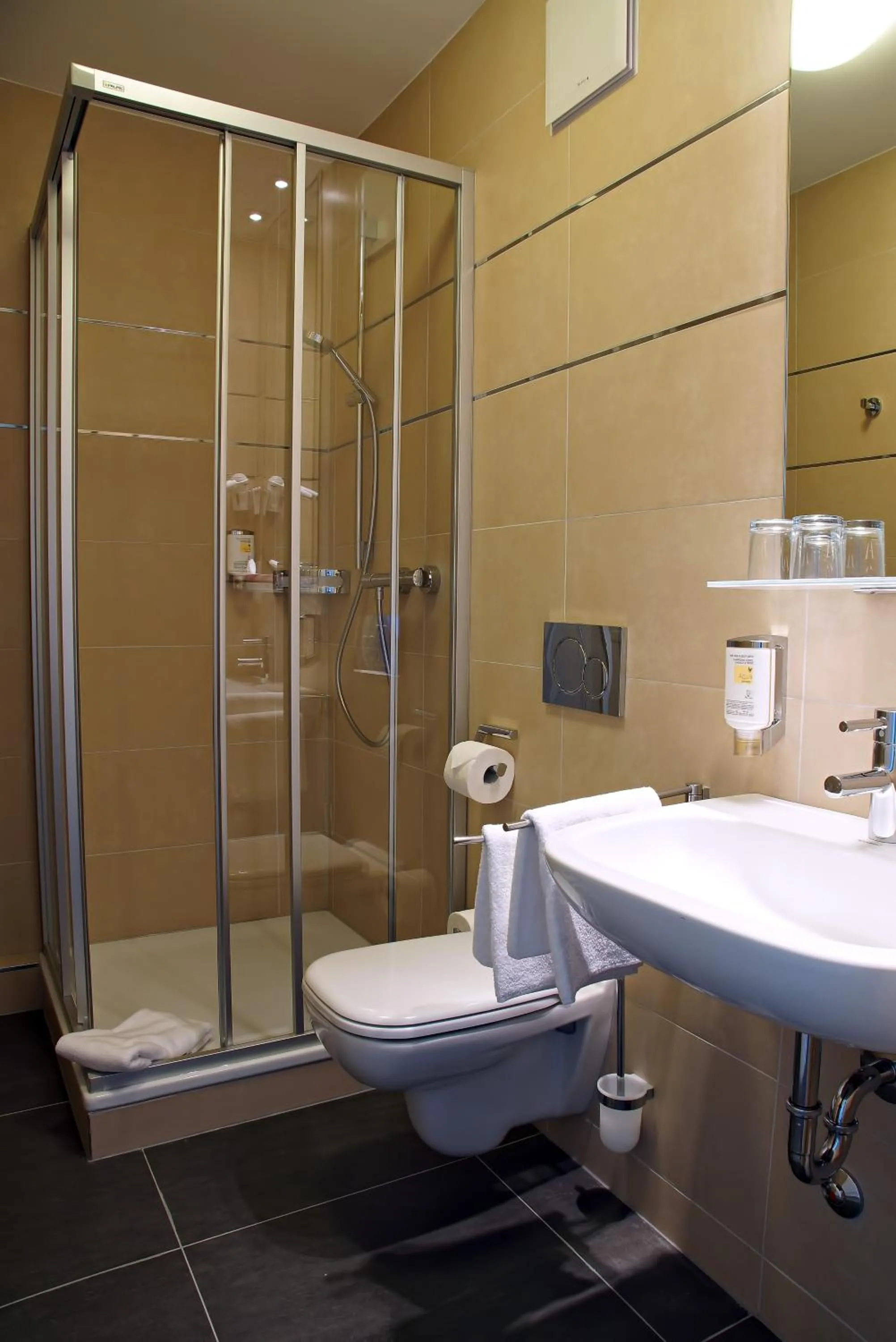 Bathroom in Milbor Hotel