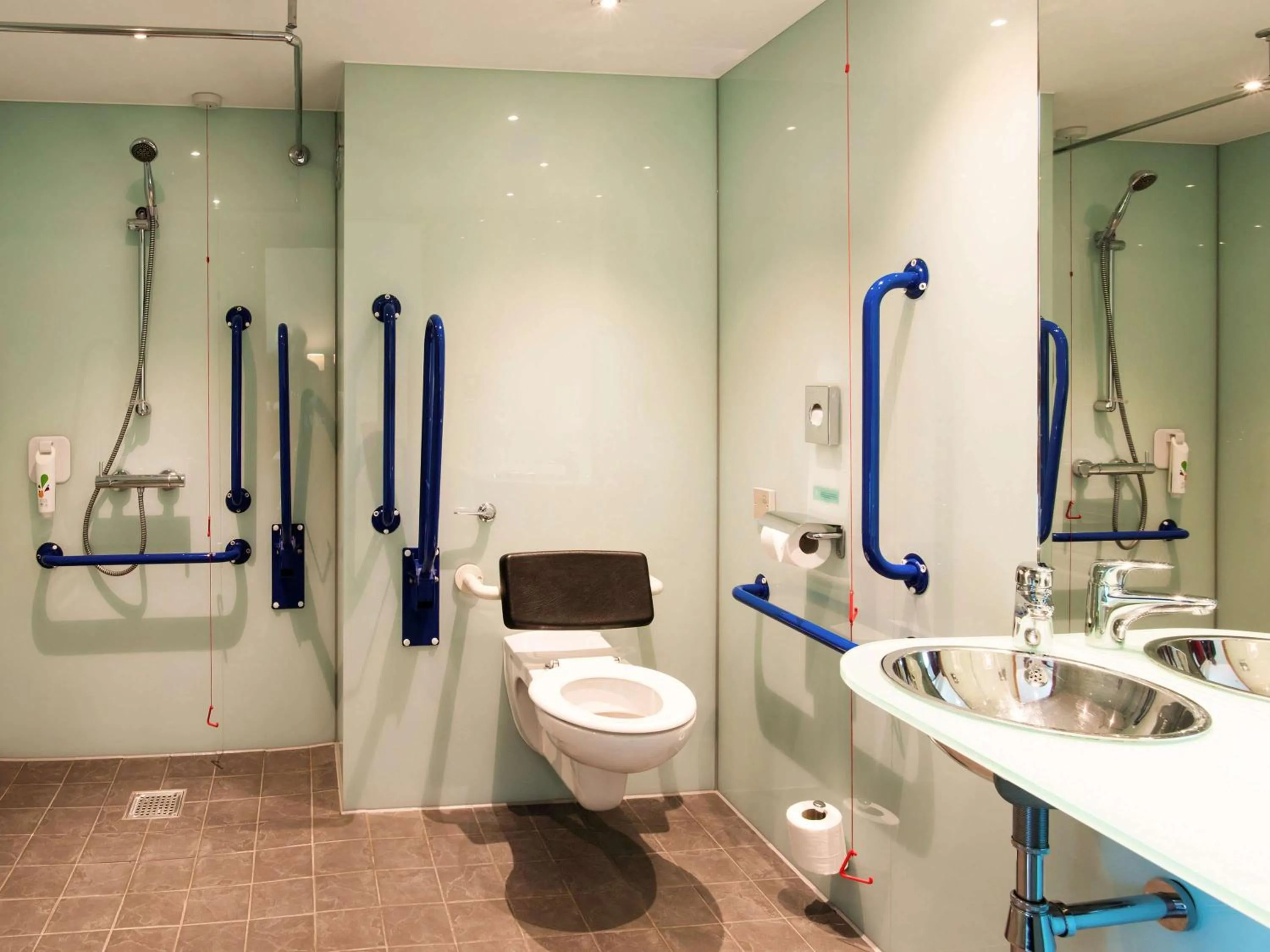 Photo of the whole room in ibis Styles Barnsley