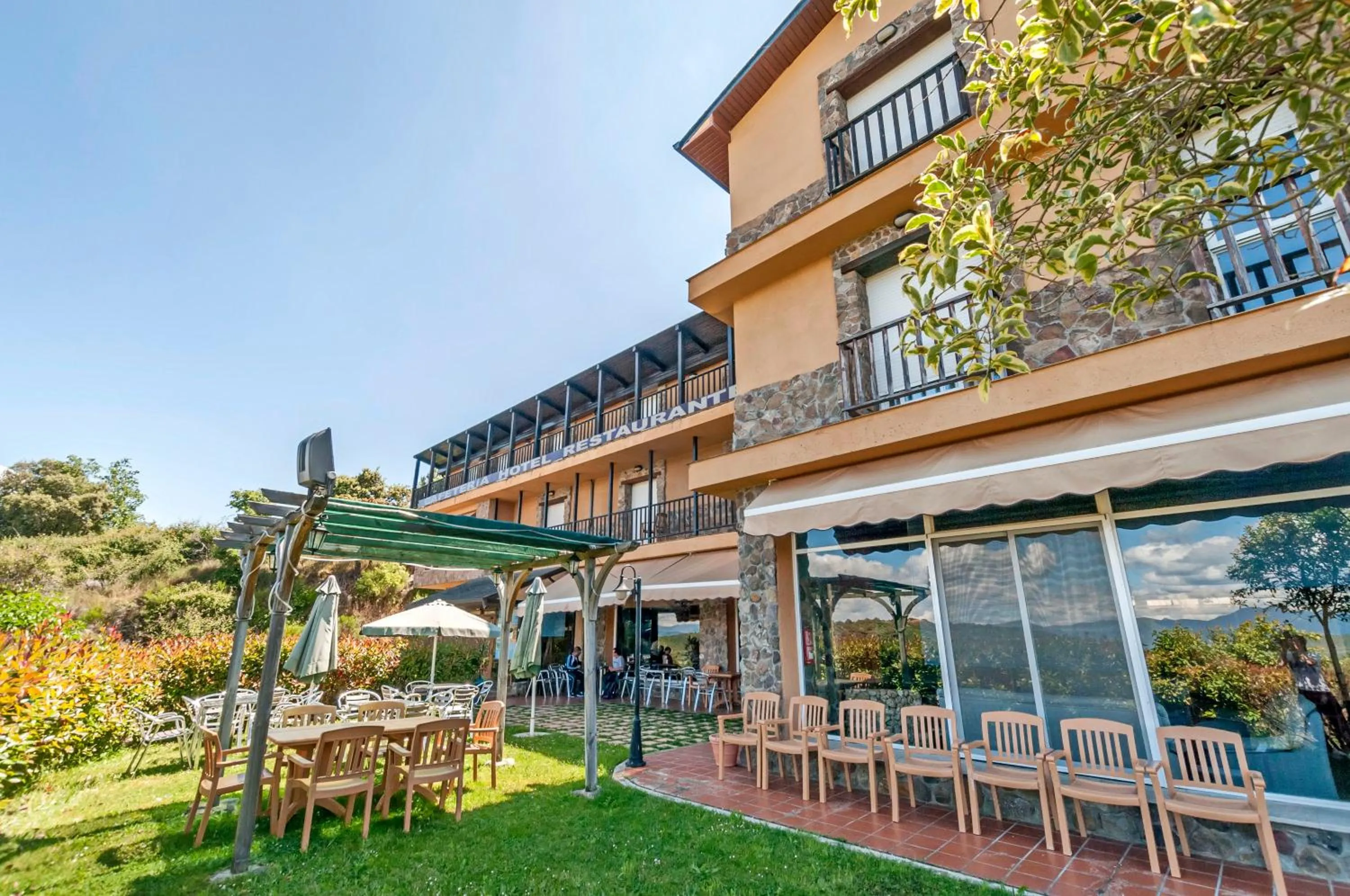Facade/entrance in Hotel Medulio