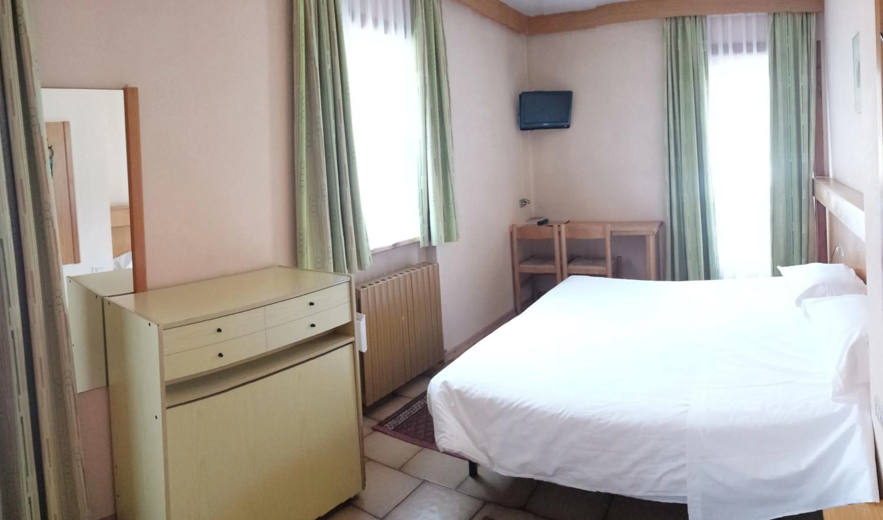 Bedroom, Bed in Hotel La Baita