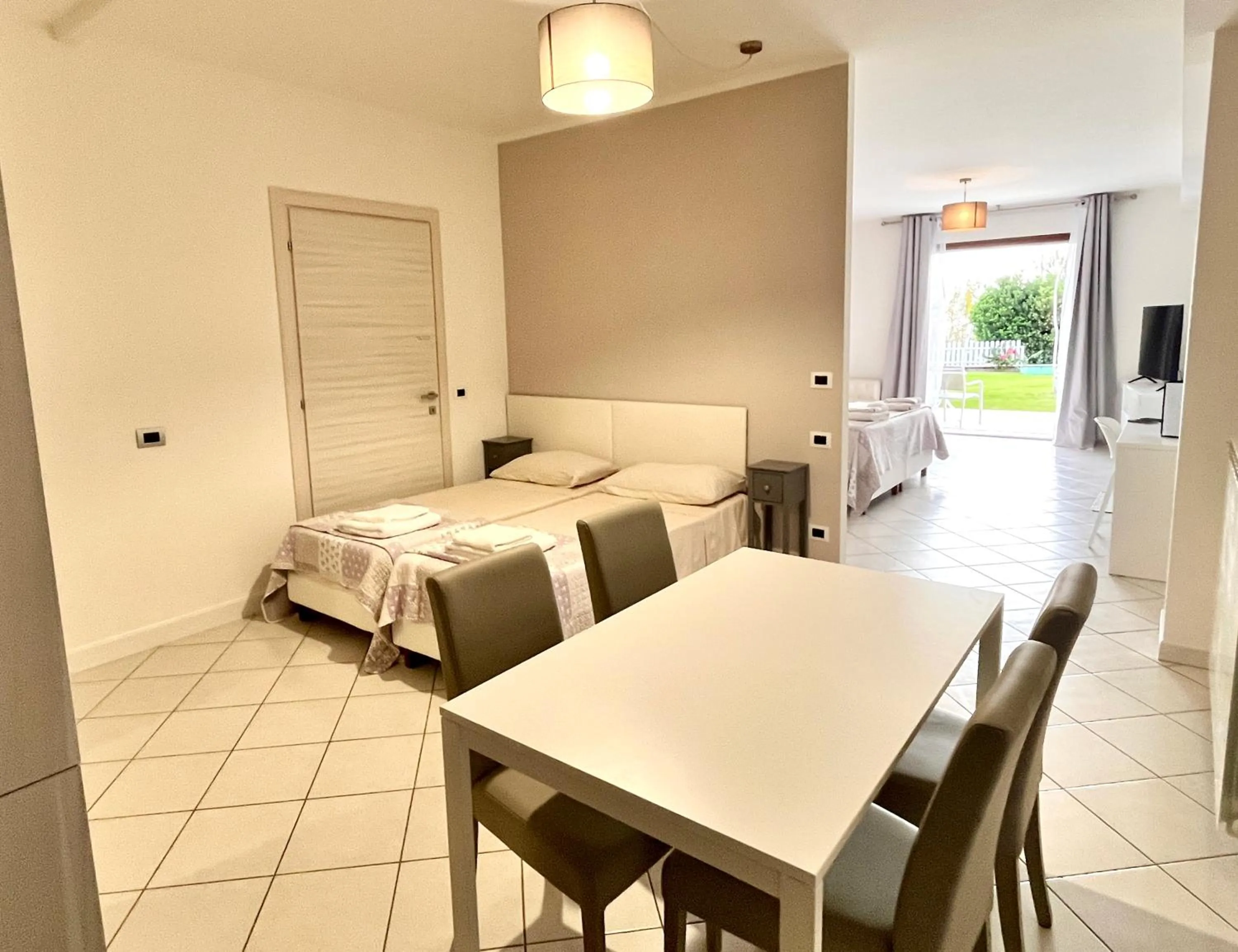 Photo of the whole room, Bed in Cape House