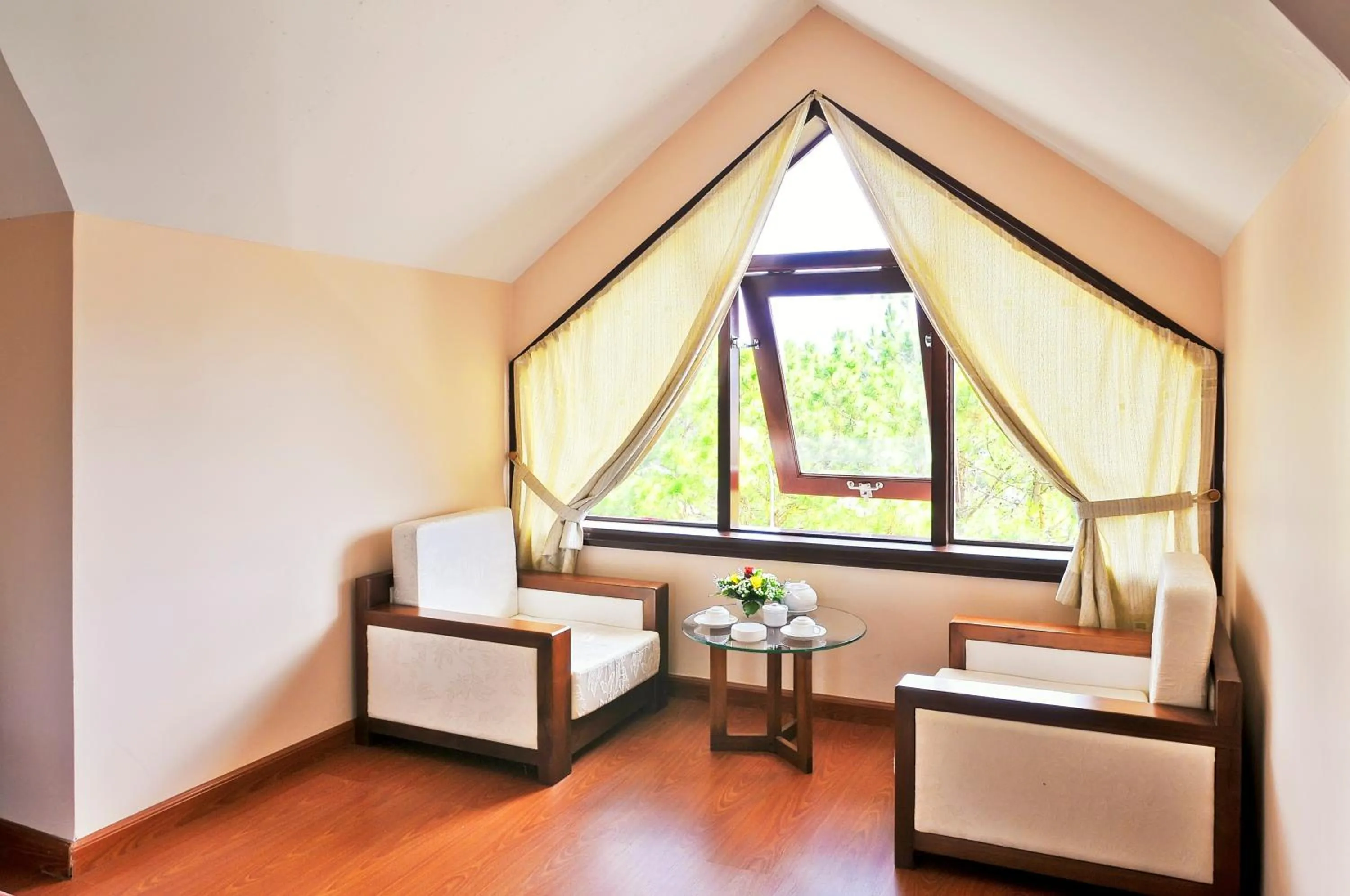 Seating area in Ky Hoa Hotel Da Lat