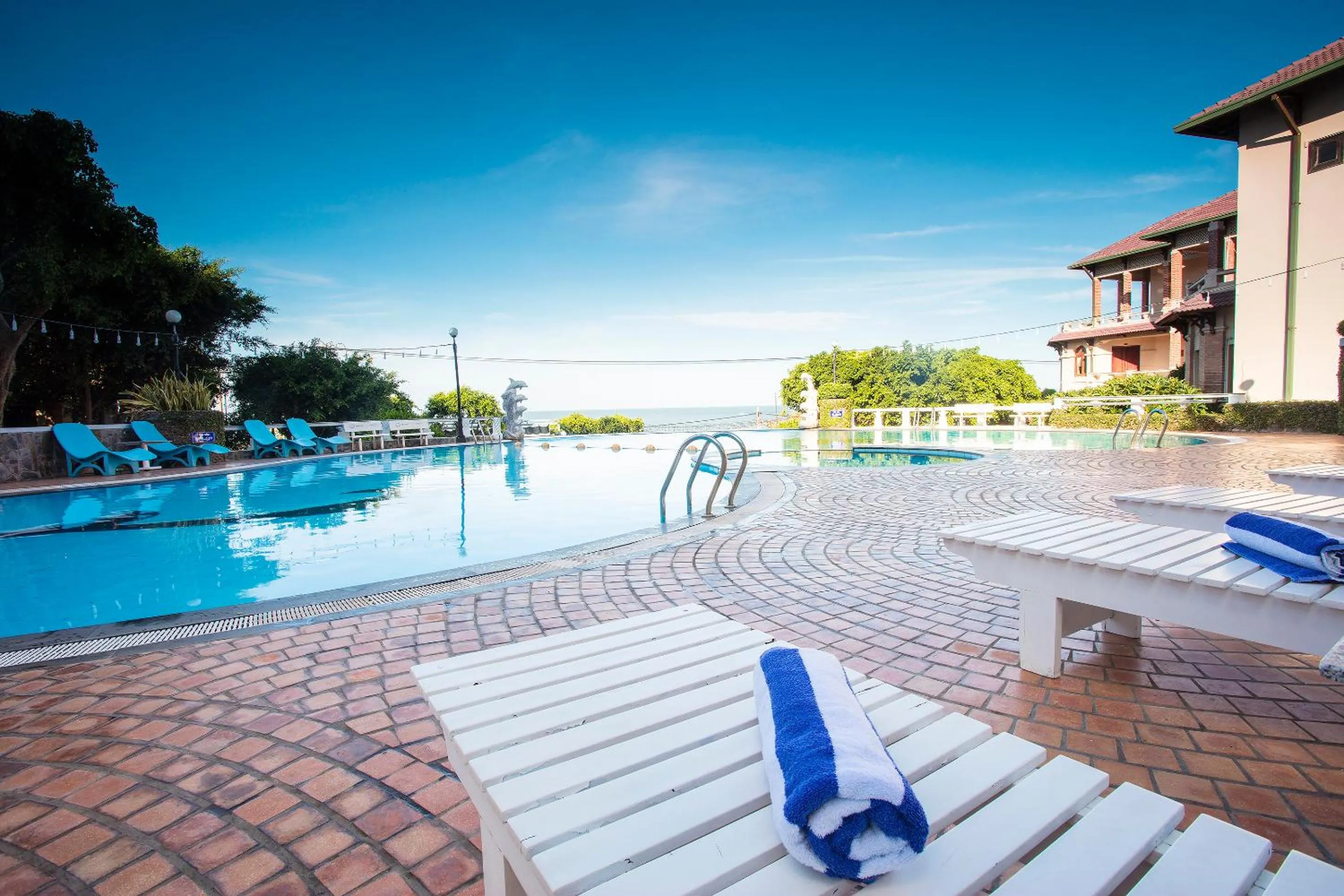 Pool view in Beachfront Hotel