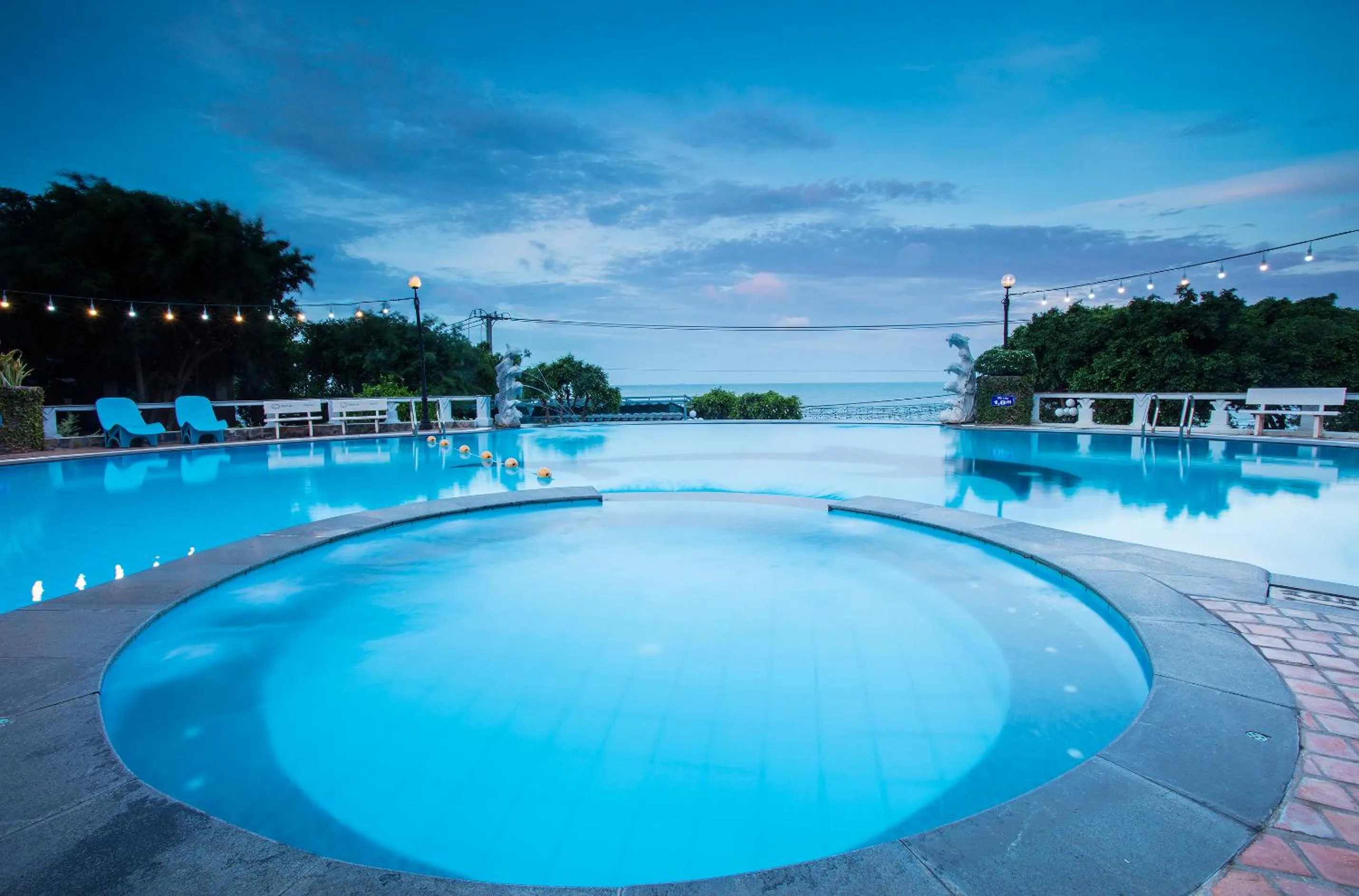 Swimming pool in Beachfront Hotel