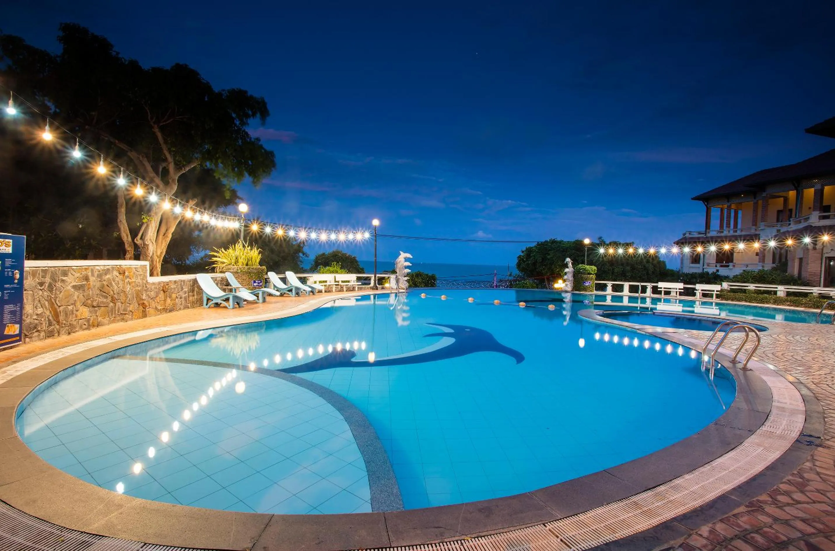 Swimming pool in Beachfront Hotel