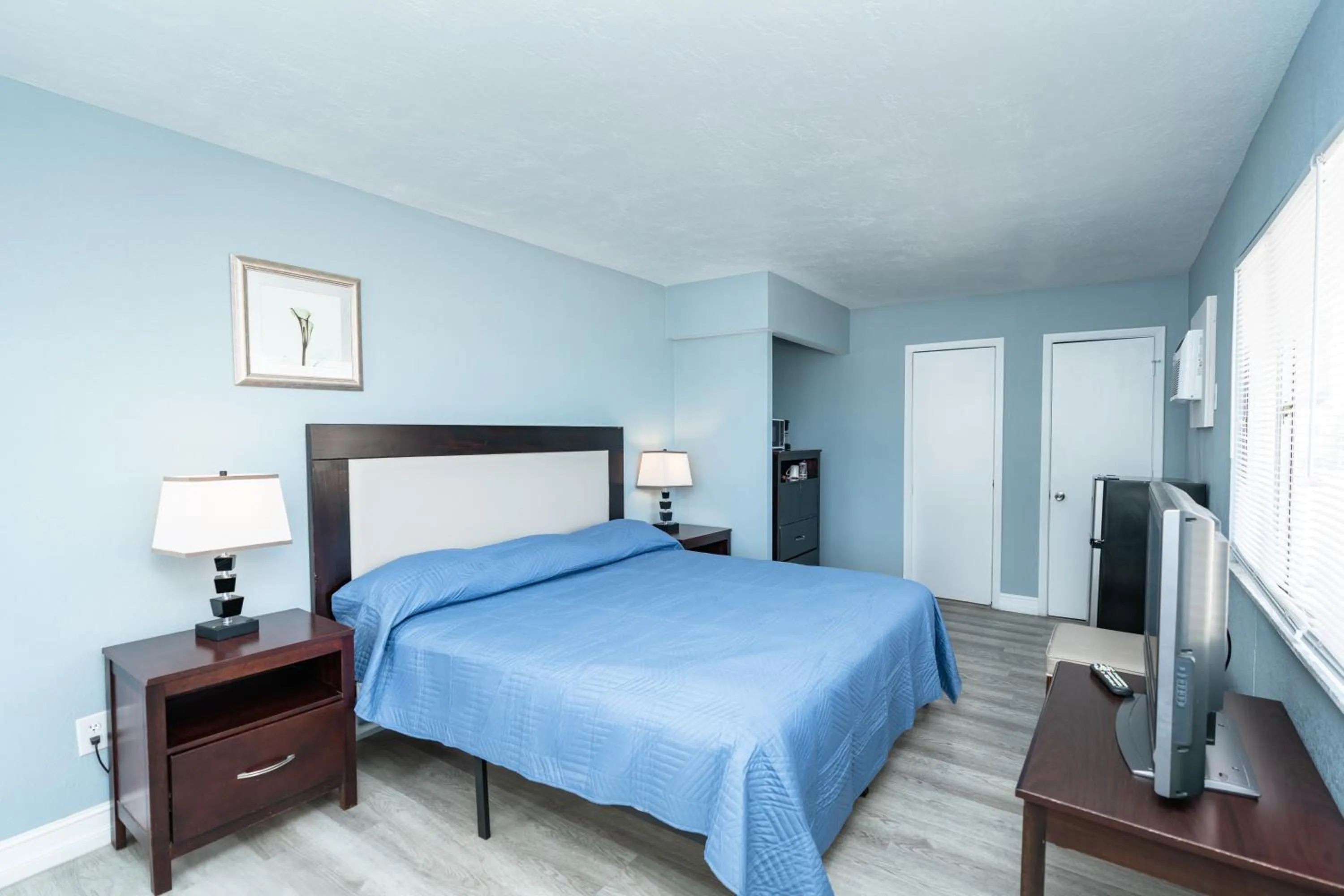 Bed in Sunrise Resort Motel South