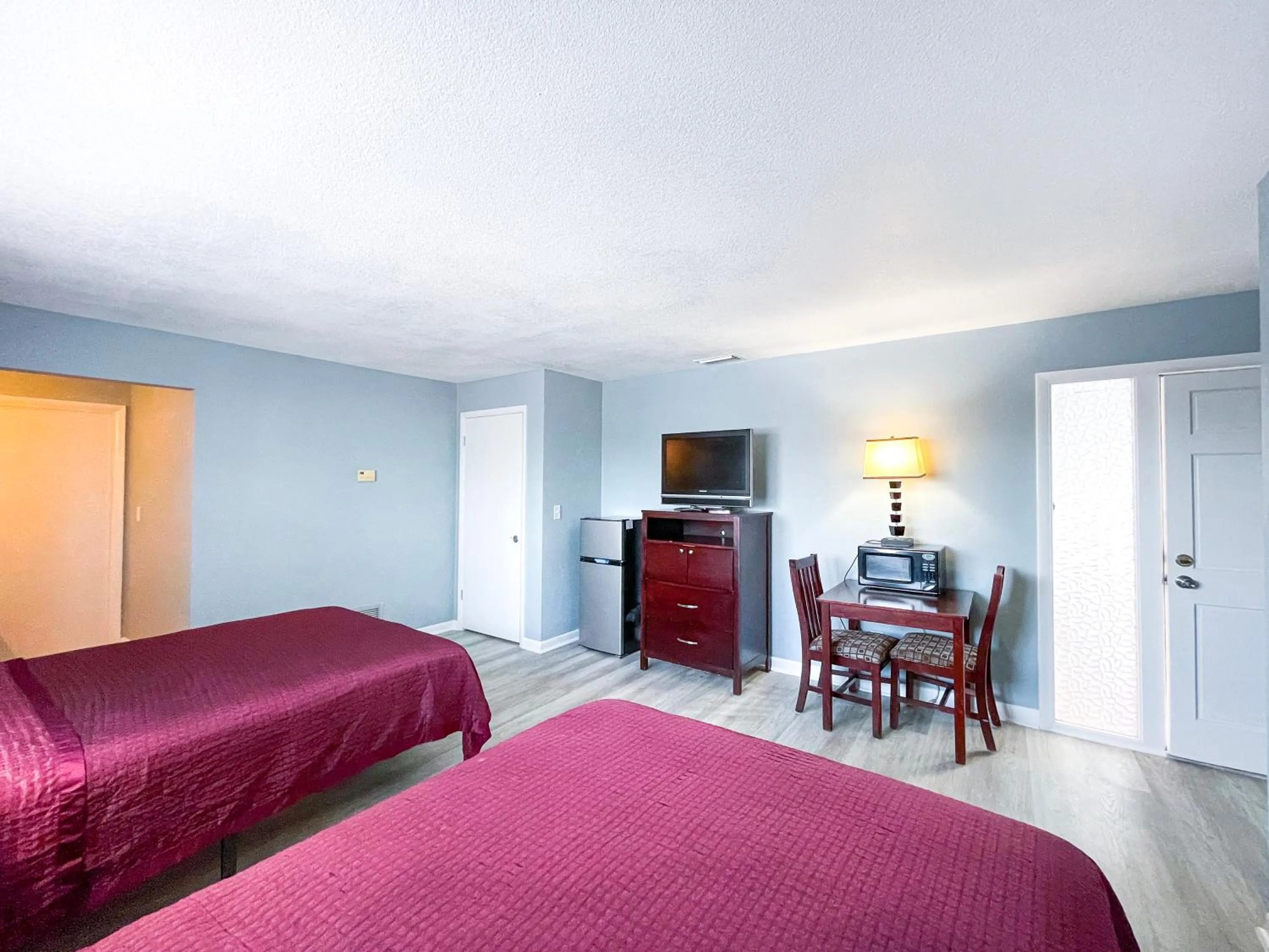 Bed in Sunrise Resort Motel South