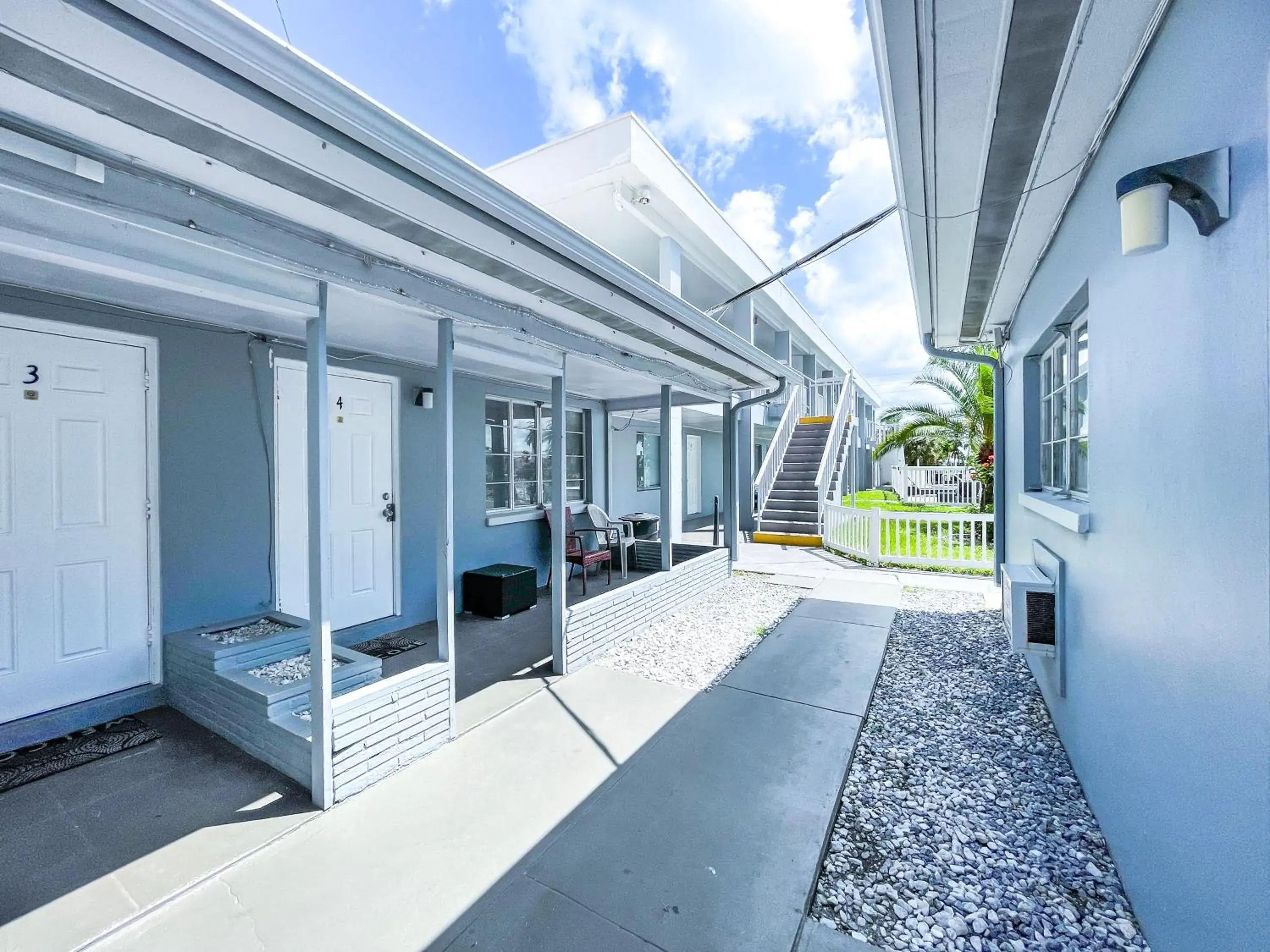 Deluxe Queen Suite in Sunrise Resort Motel South Deluxe Queen Suite in Sunrise Resort Motel South