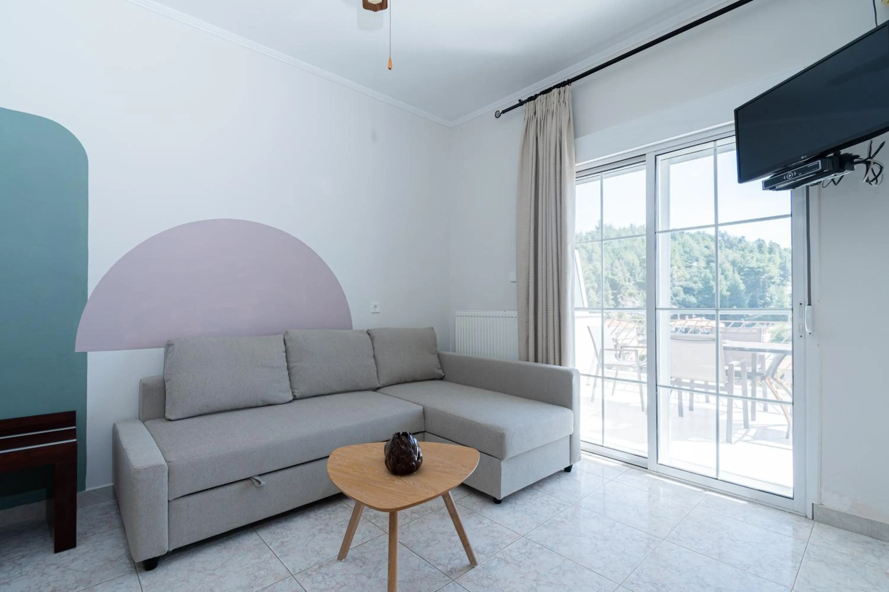 TV and multimedia in Naias