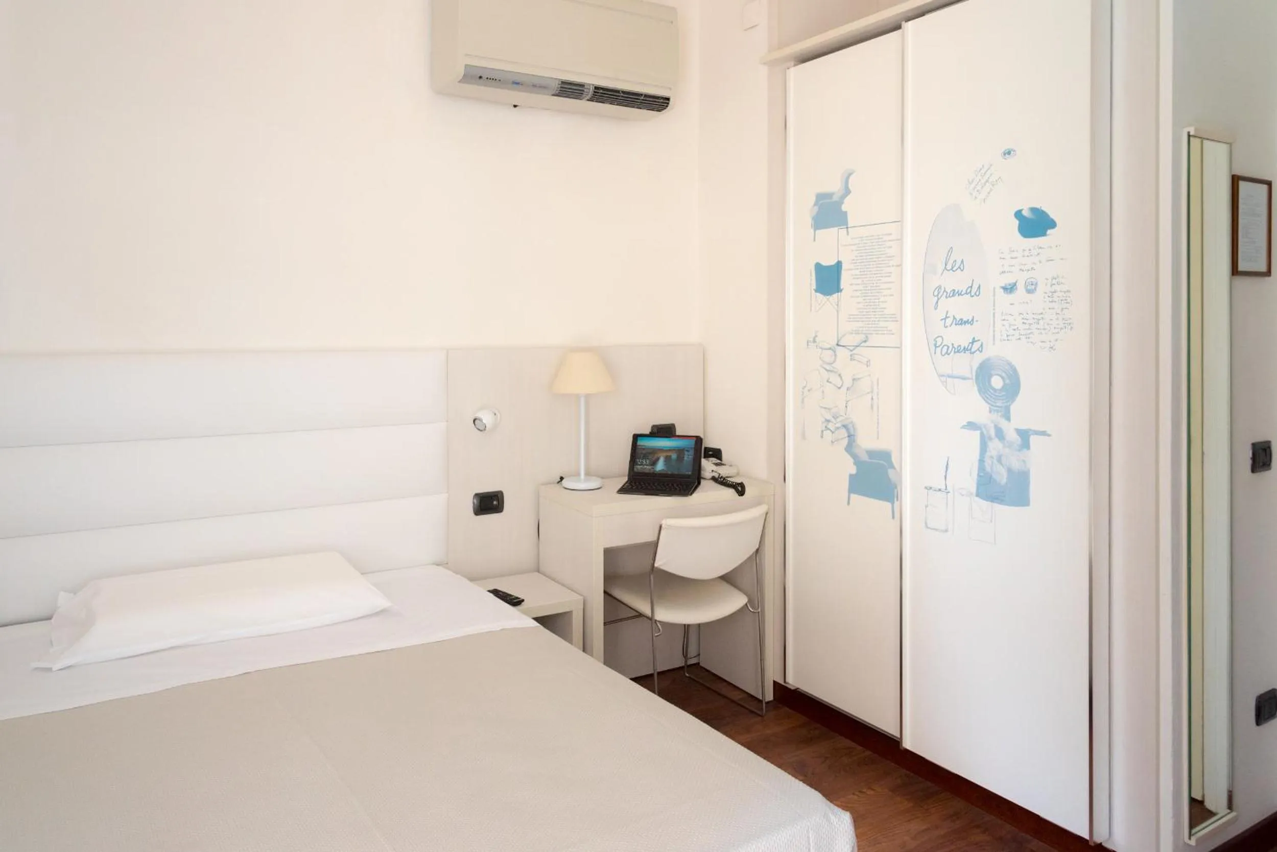 Bed in Hotel Nettuno