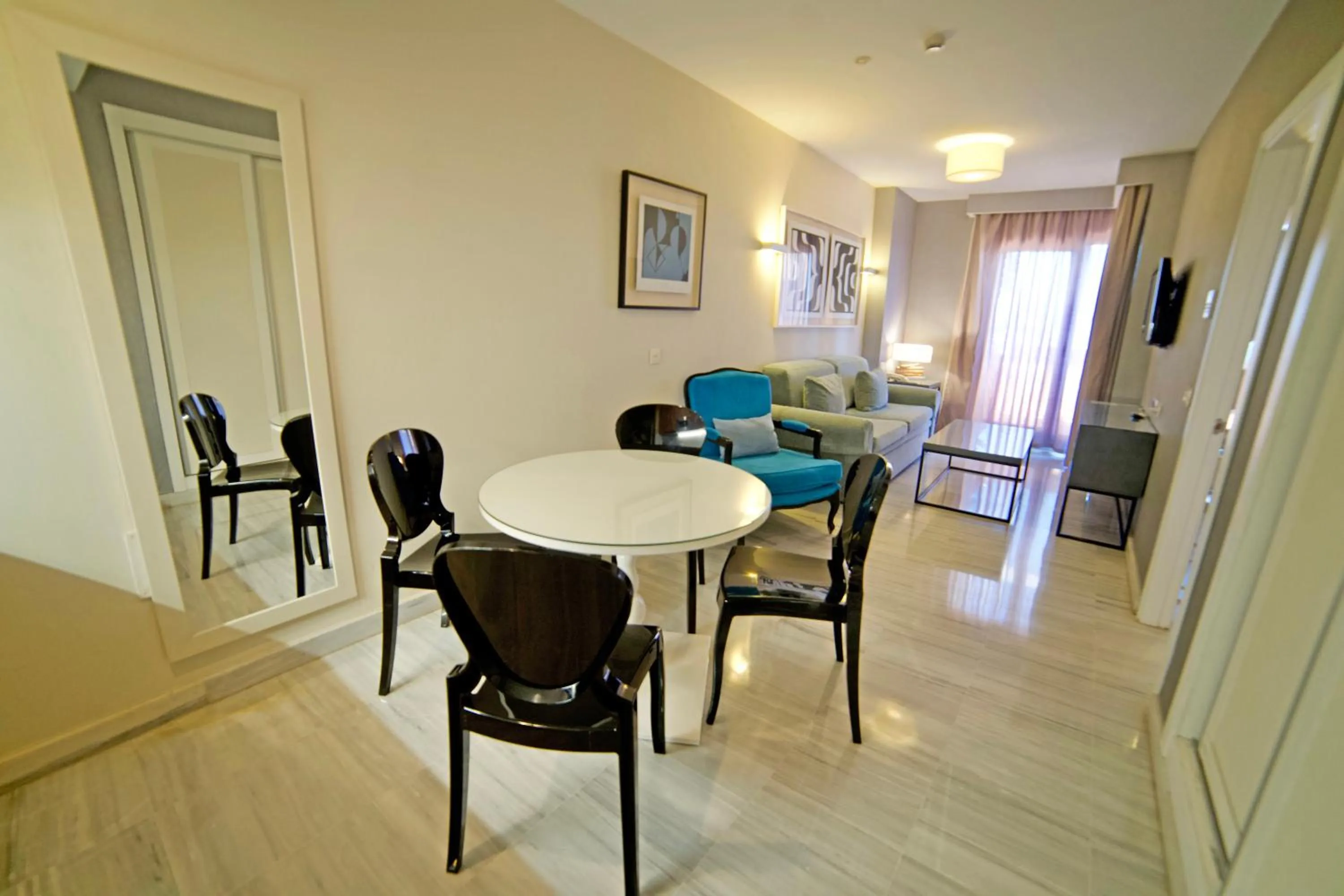 Living room in HYDROS Hotel & Spa