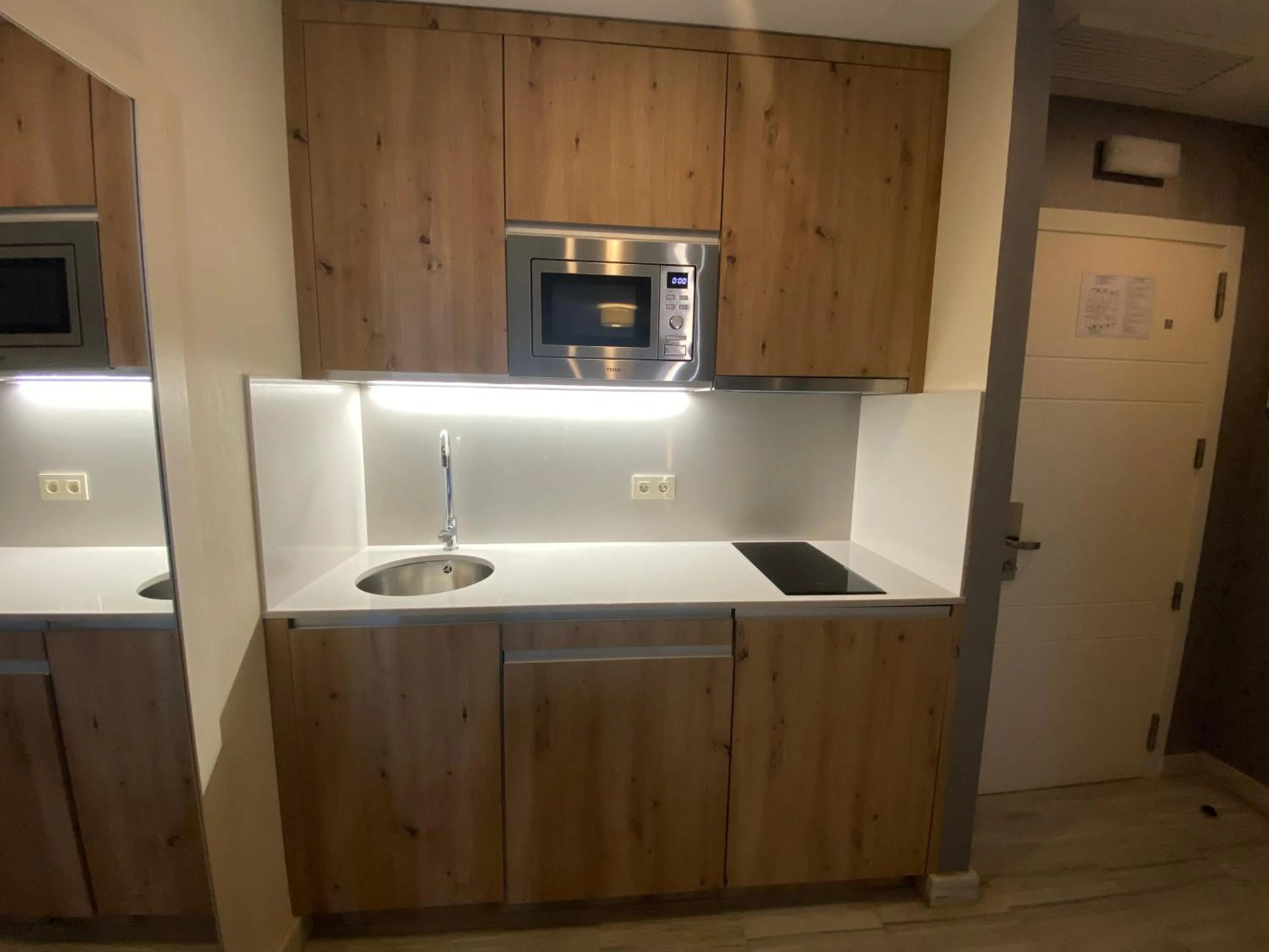 Kitchen or kitchenette in HYDROS Hotel & Spa