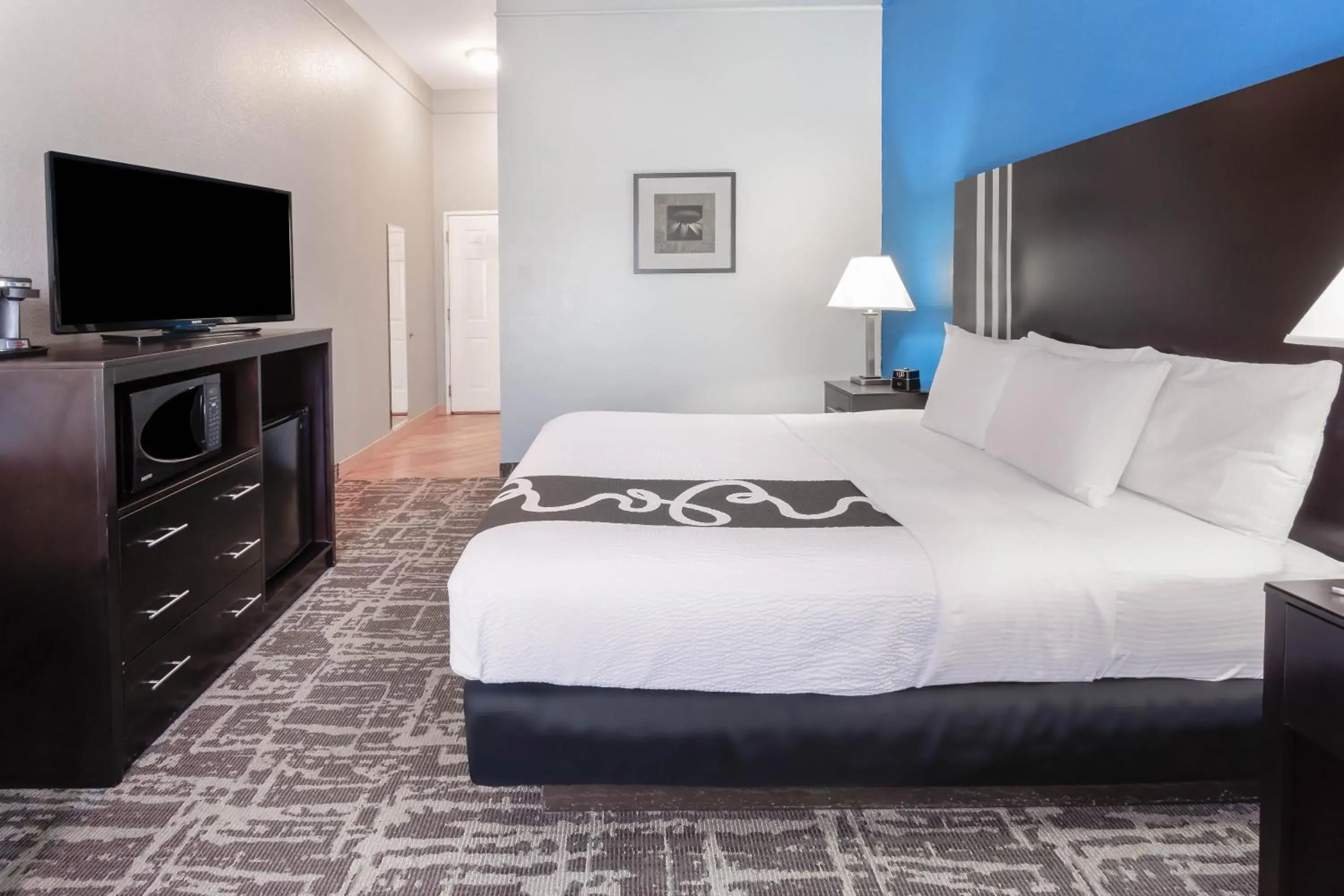 1 King Bed, 1-Room Suite, Jetted Tub, Non-Smoking in La Quinta by Wyndham Kerrville 1 King Bed, 1-Room Suite, Jetted Tub, Non-Smoking in La Quinta by Wyndham Kerrville