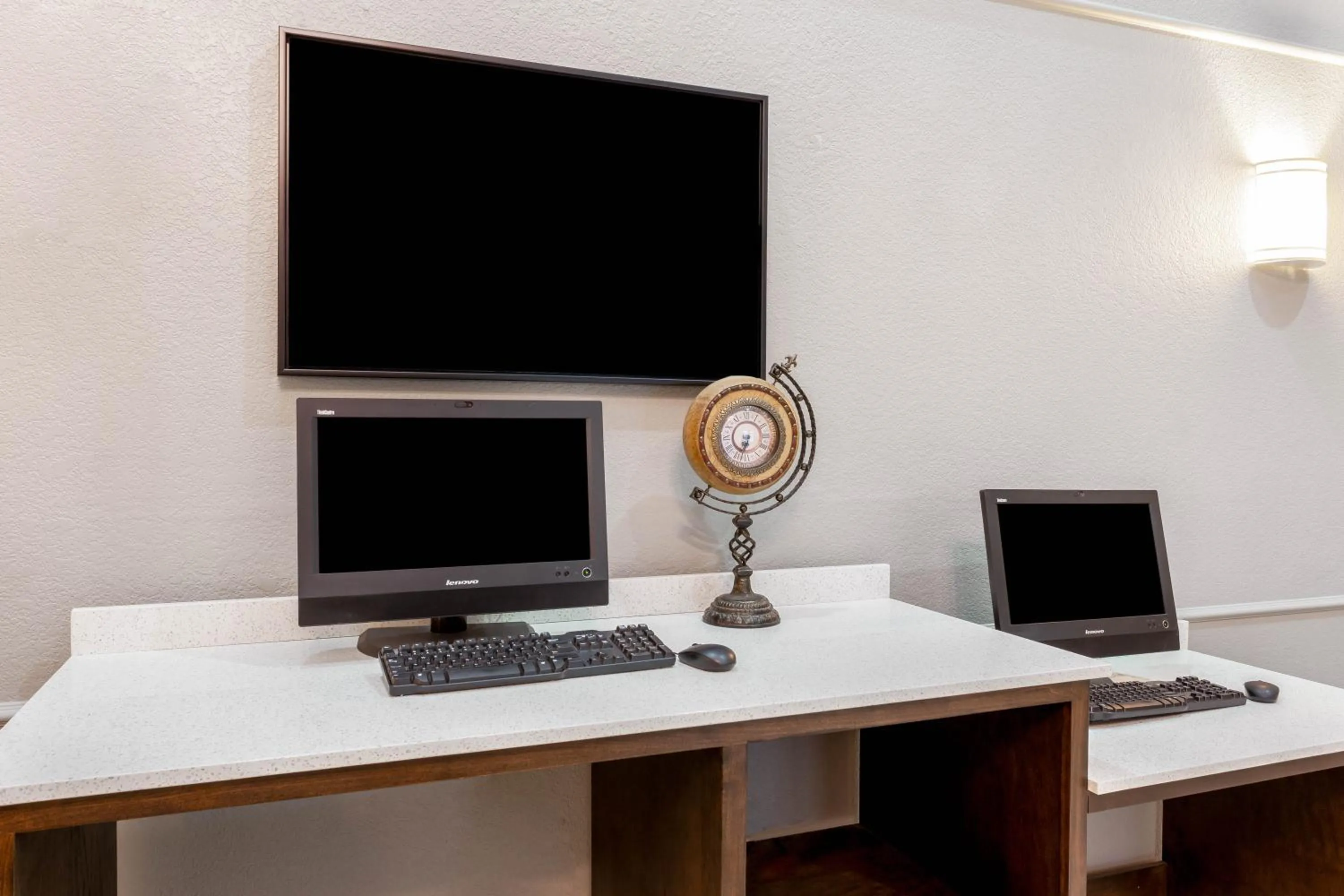 Business facilities in La Quinta by Wyndham Kerrville