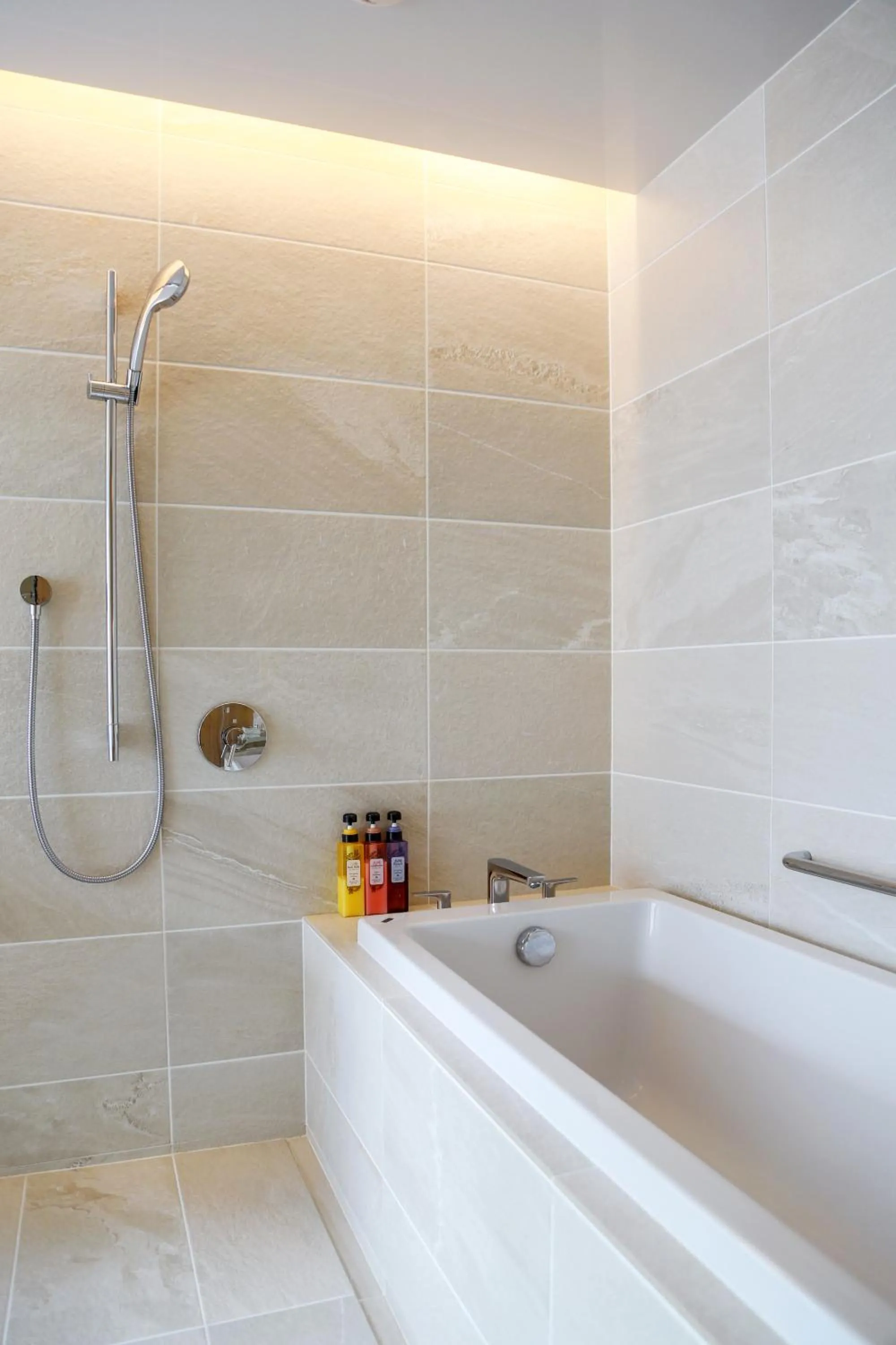 Bathroom in Hotel Comfact