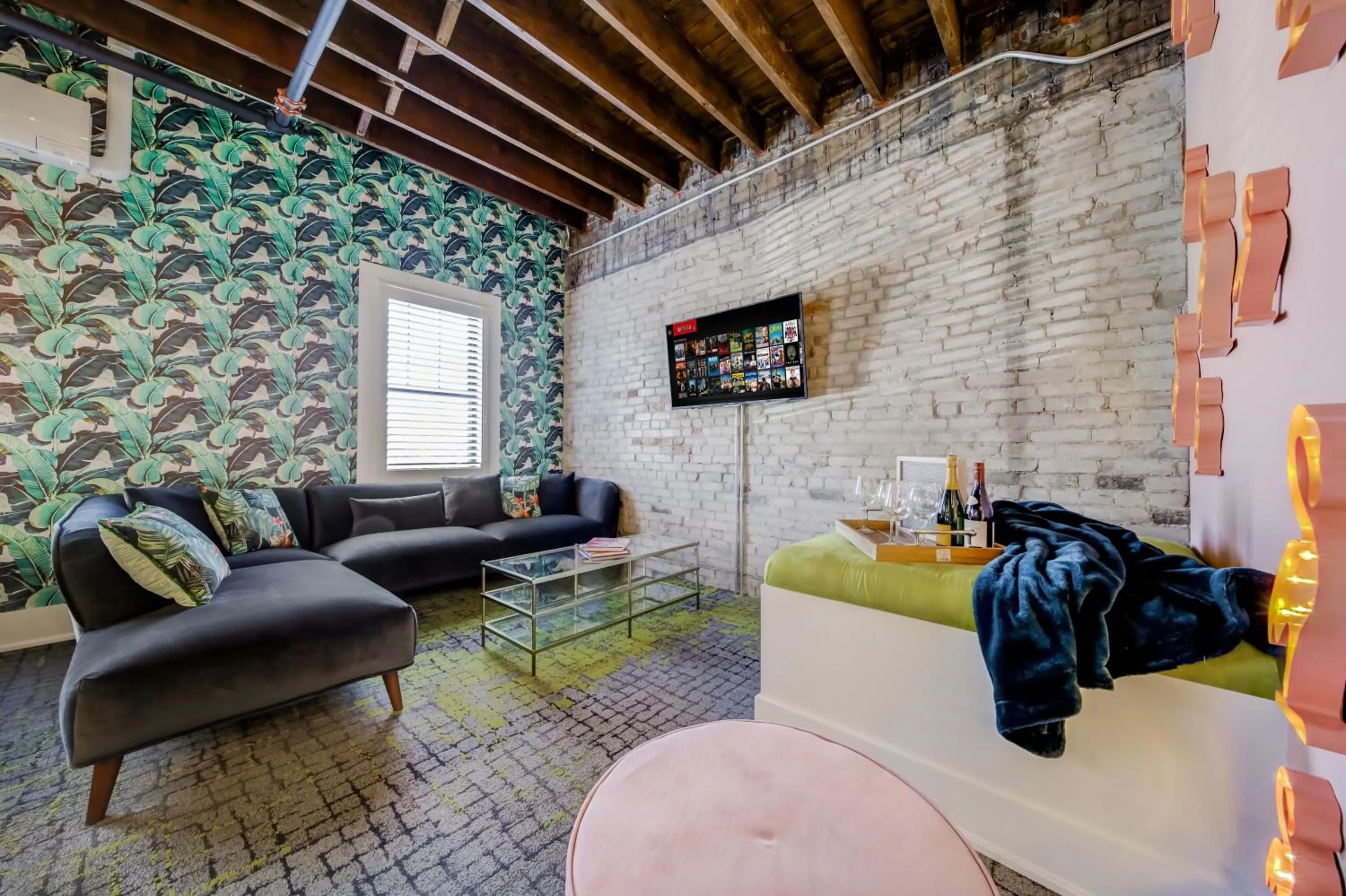 TV and multimedia in The Westlake