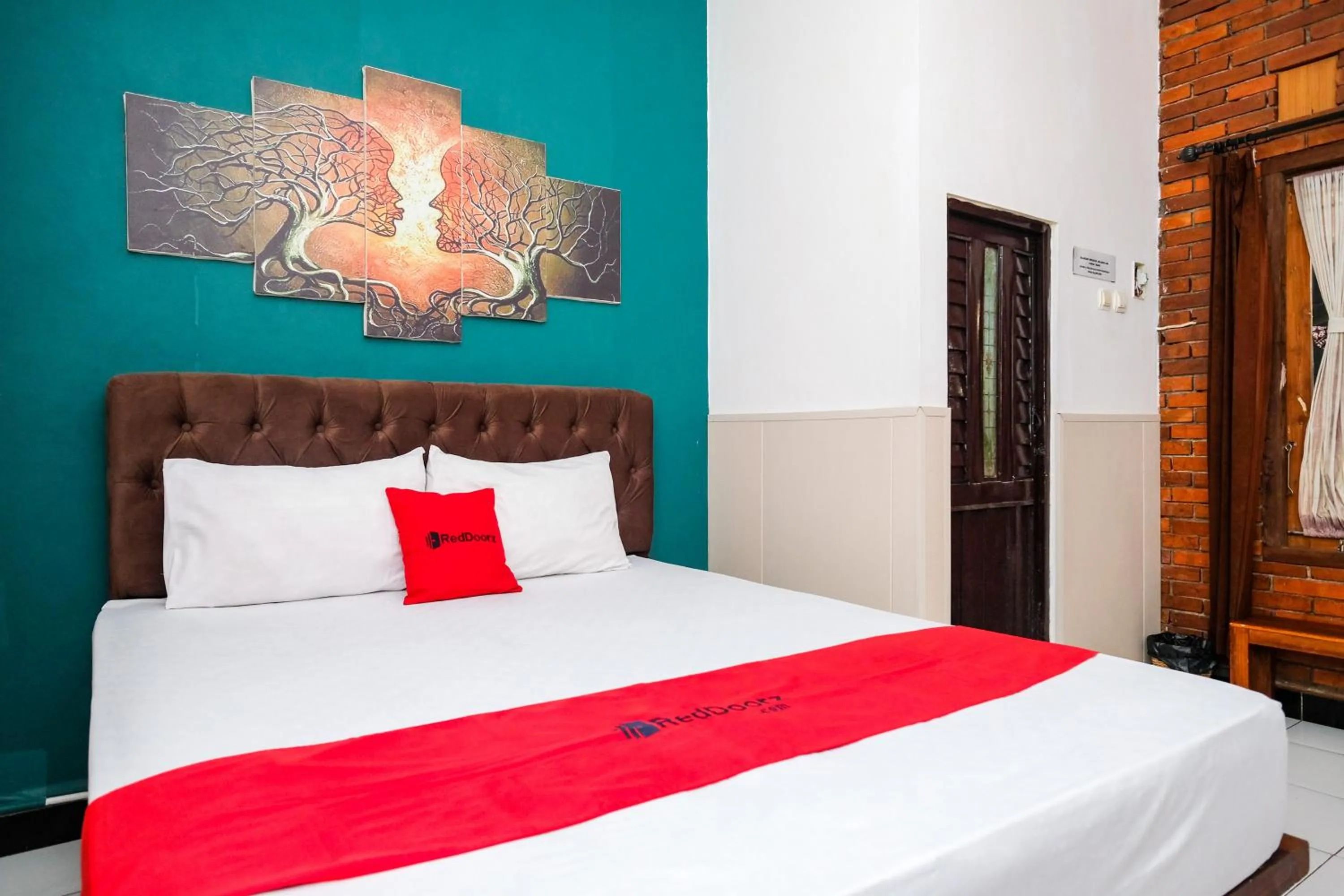 Bedroom, Bed in RedDoorz Syariah near Akmil Magelang