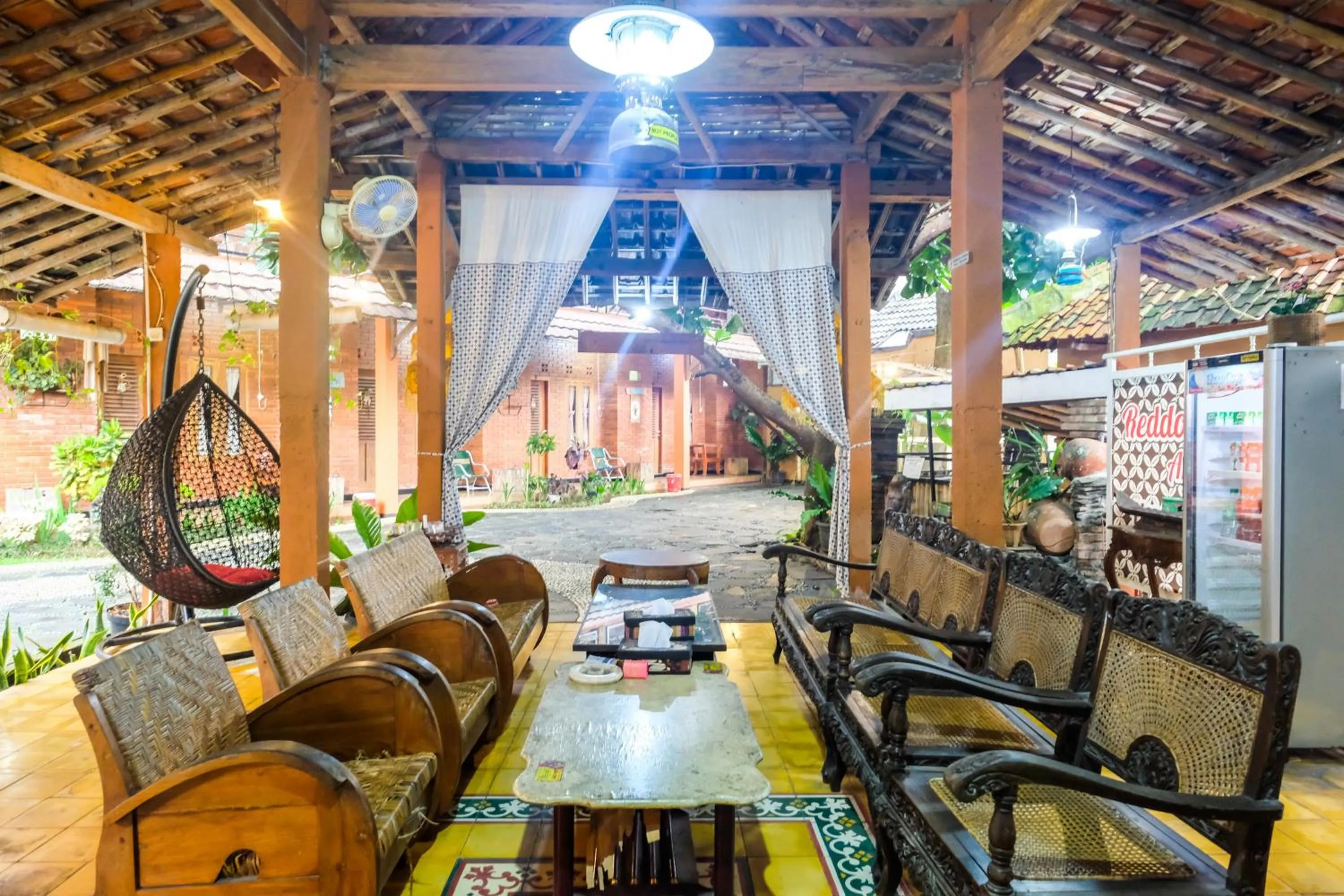 Seating area in RedDoorz Syariah near Akmil Magelang