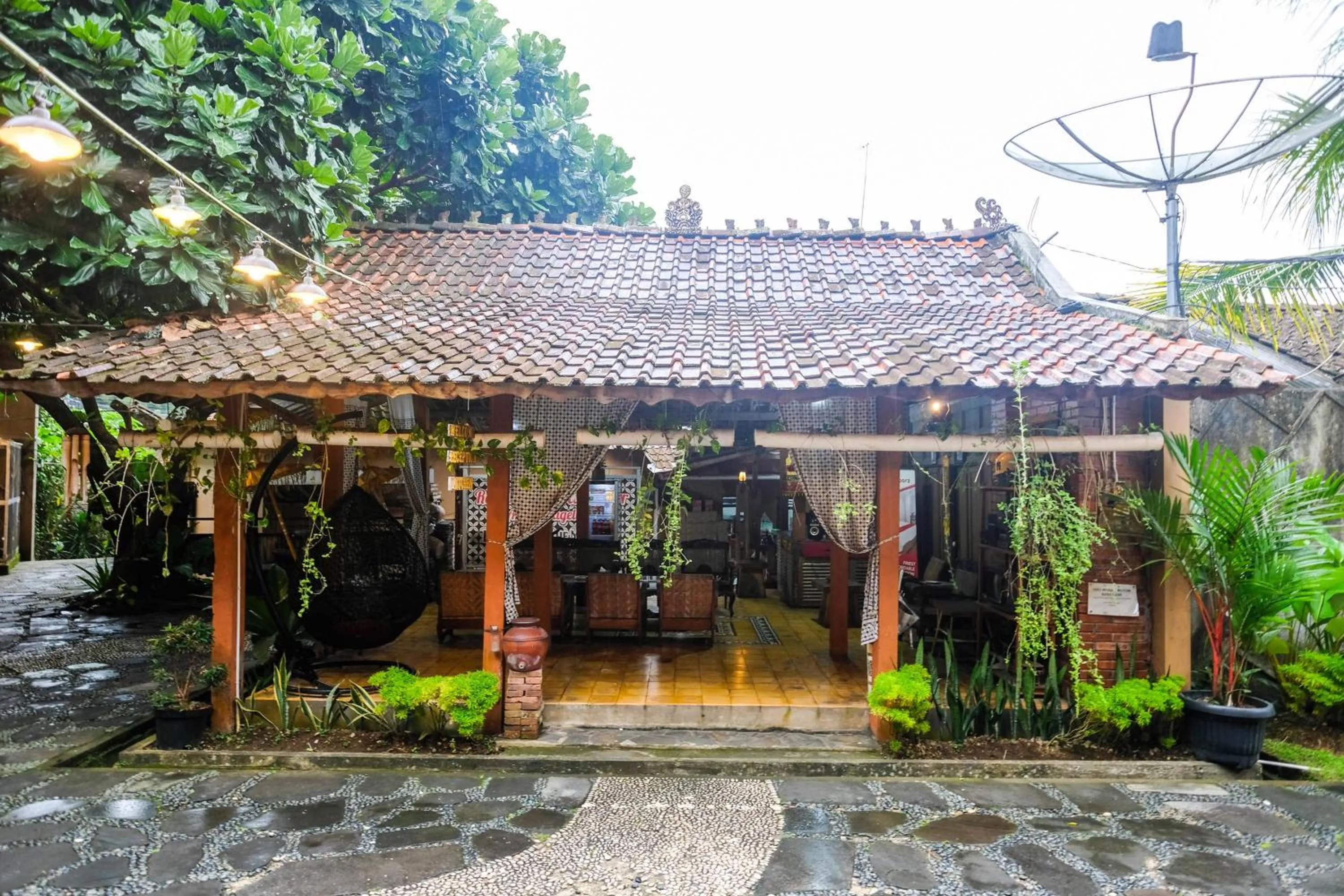 Property building in RedDoorz Syariah near Akmil Magelang