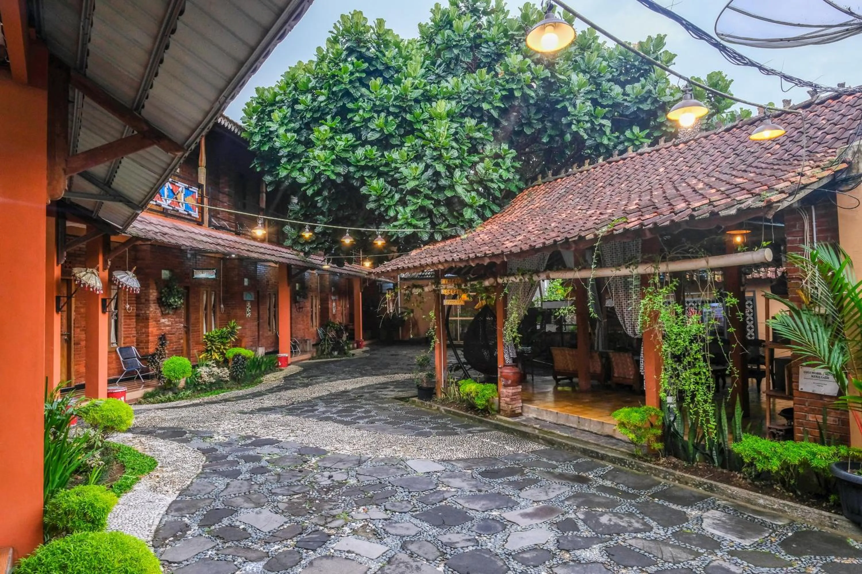 Facade/entrance in RedDoorz Syariah near Akmil Magelang