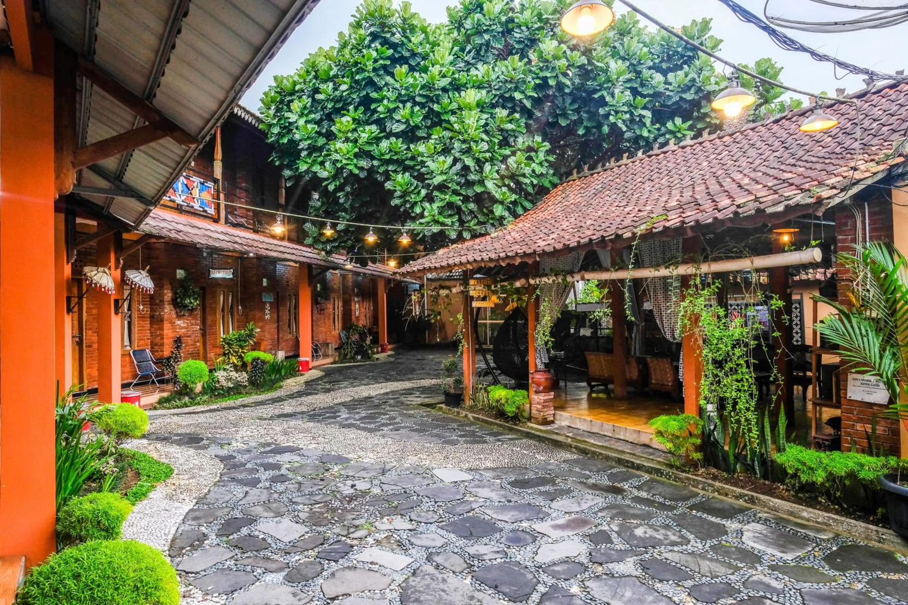 Facade/entrance in RedDoorz Syariah near Akmil Magelang