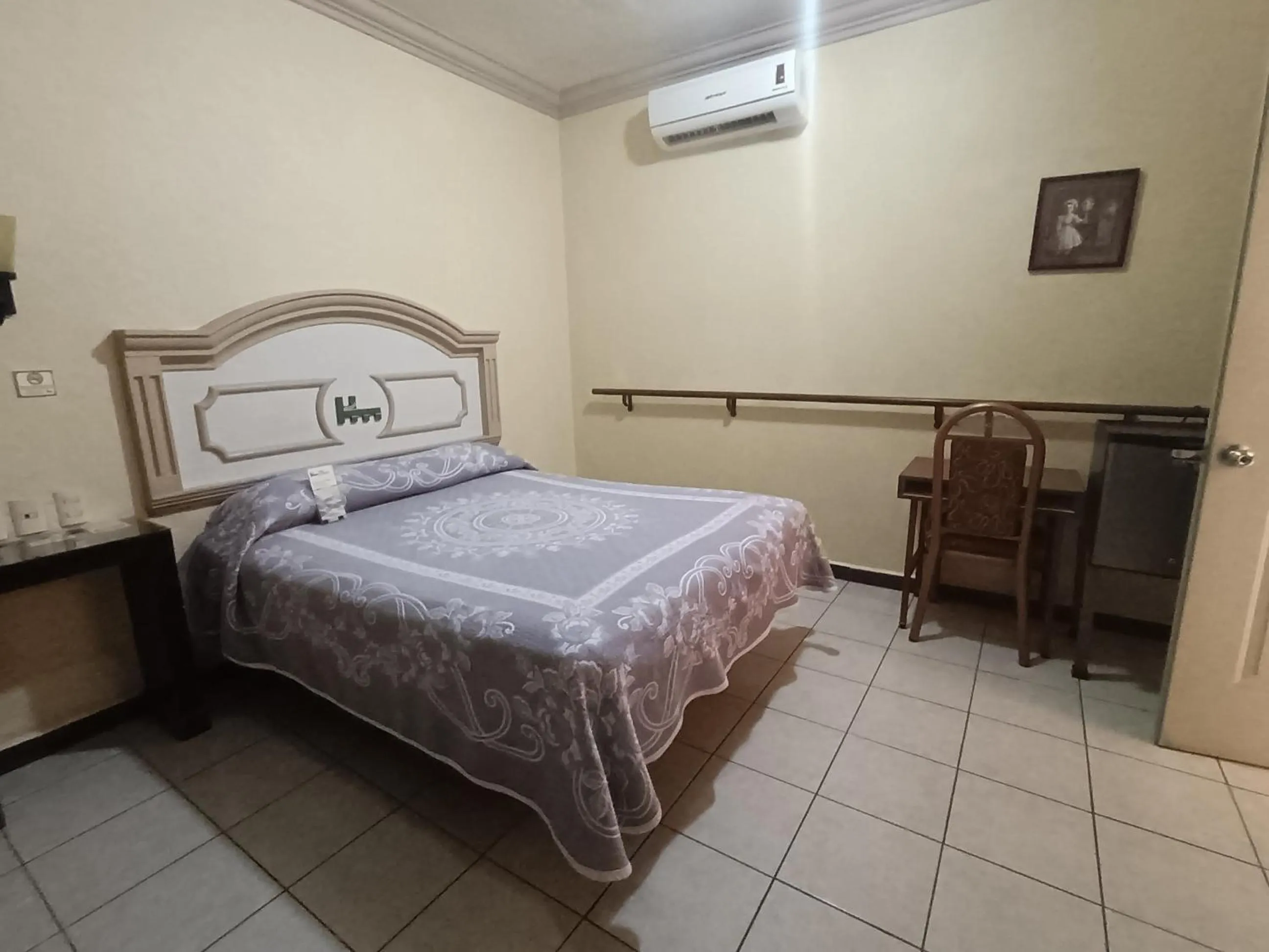 Photo of the whole room, Bed in Hotel La Merced