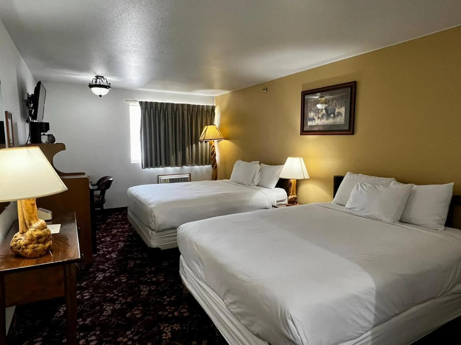 Bed in Buffalo Bill's Antlers Inn