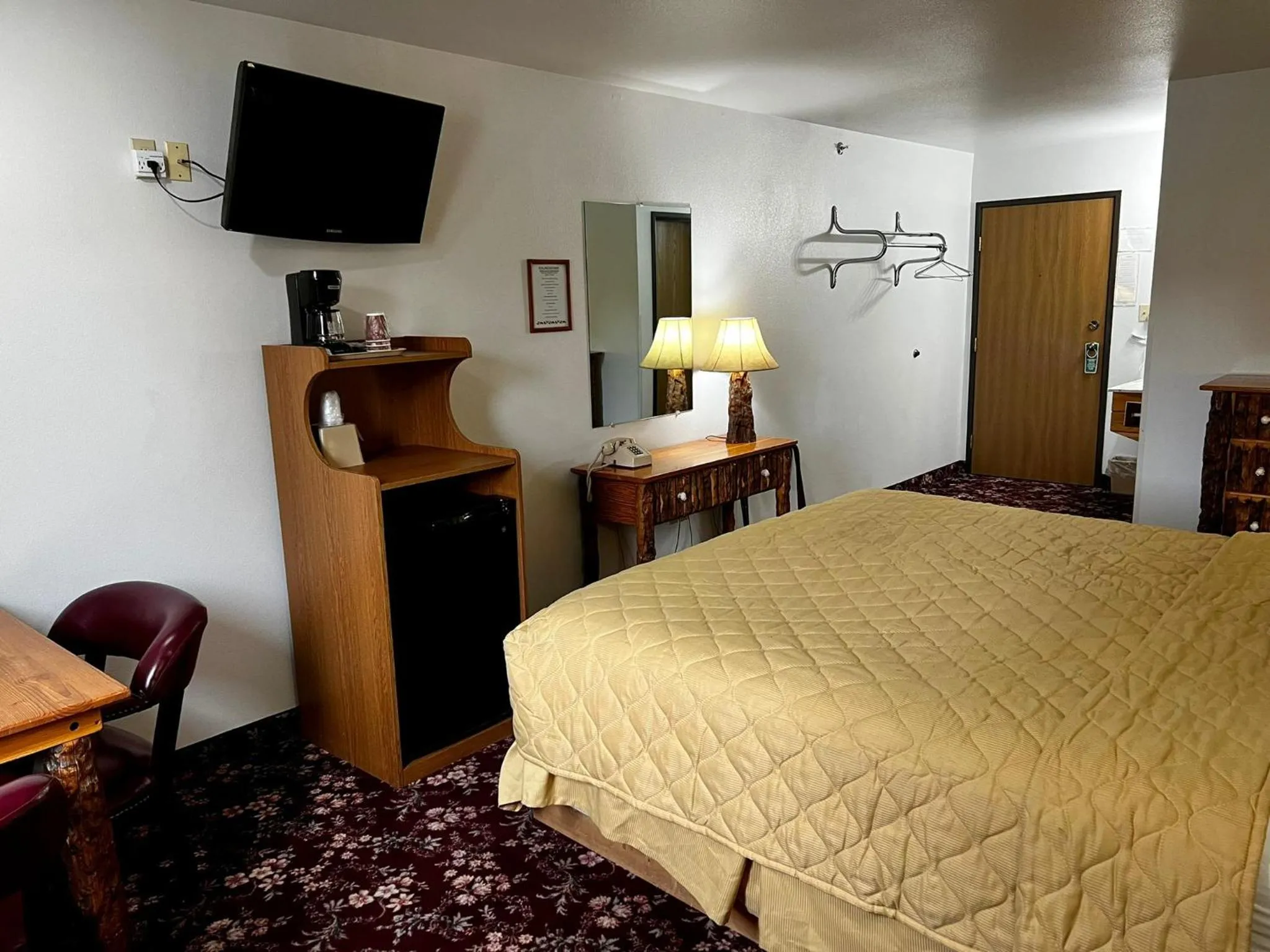 Bed in Buffalo Bill's Antlers Inn