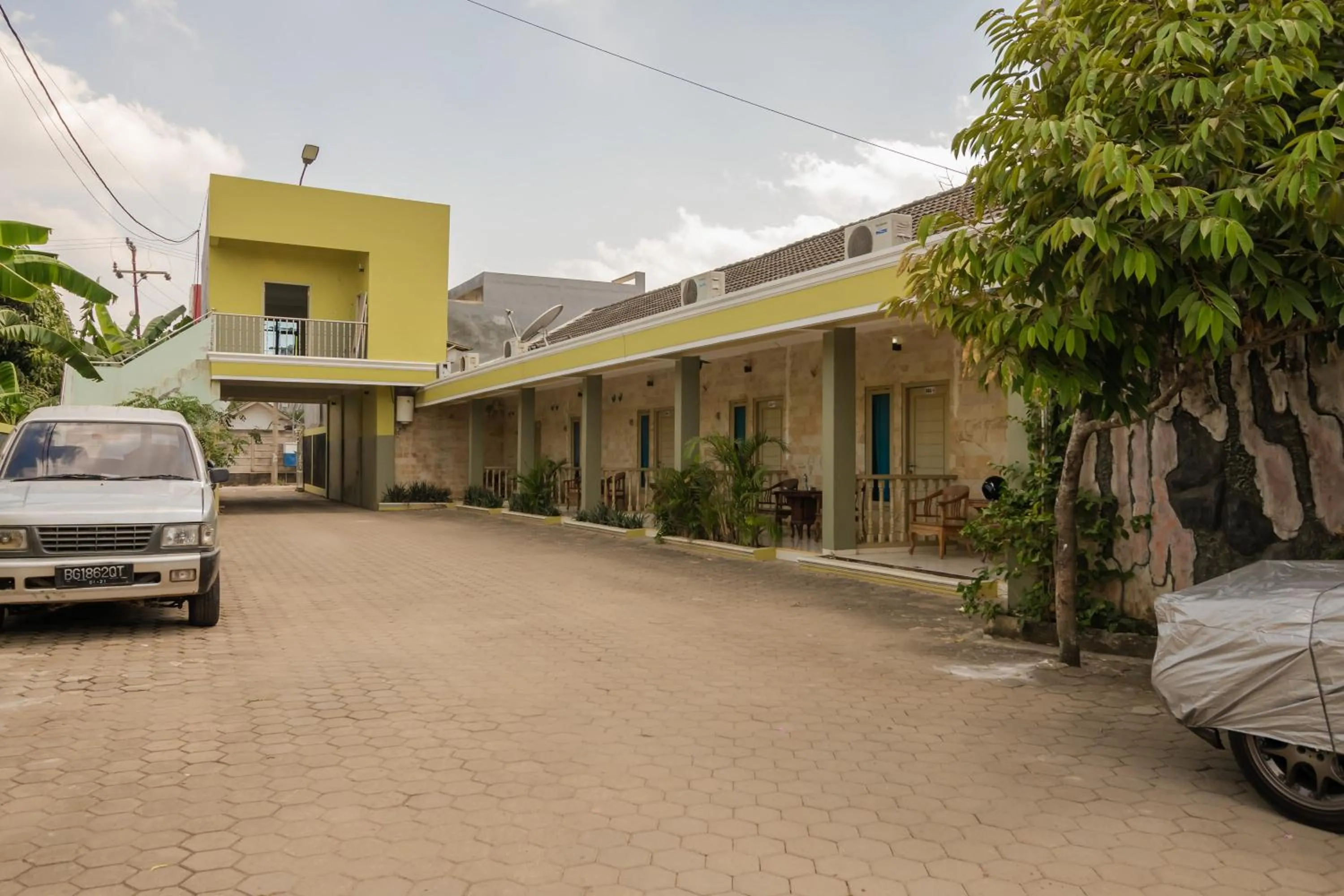 Property building in Urbanview Hotel Nugraha Palembang by RedDoorz