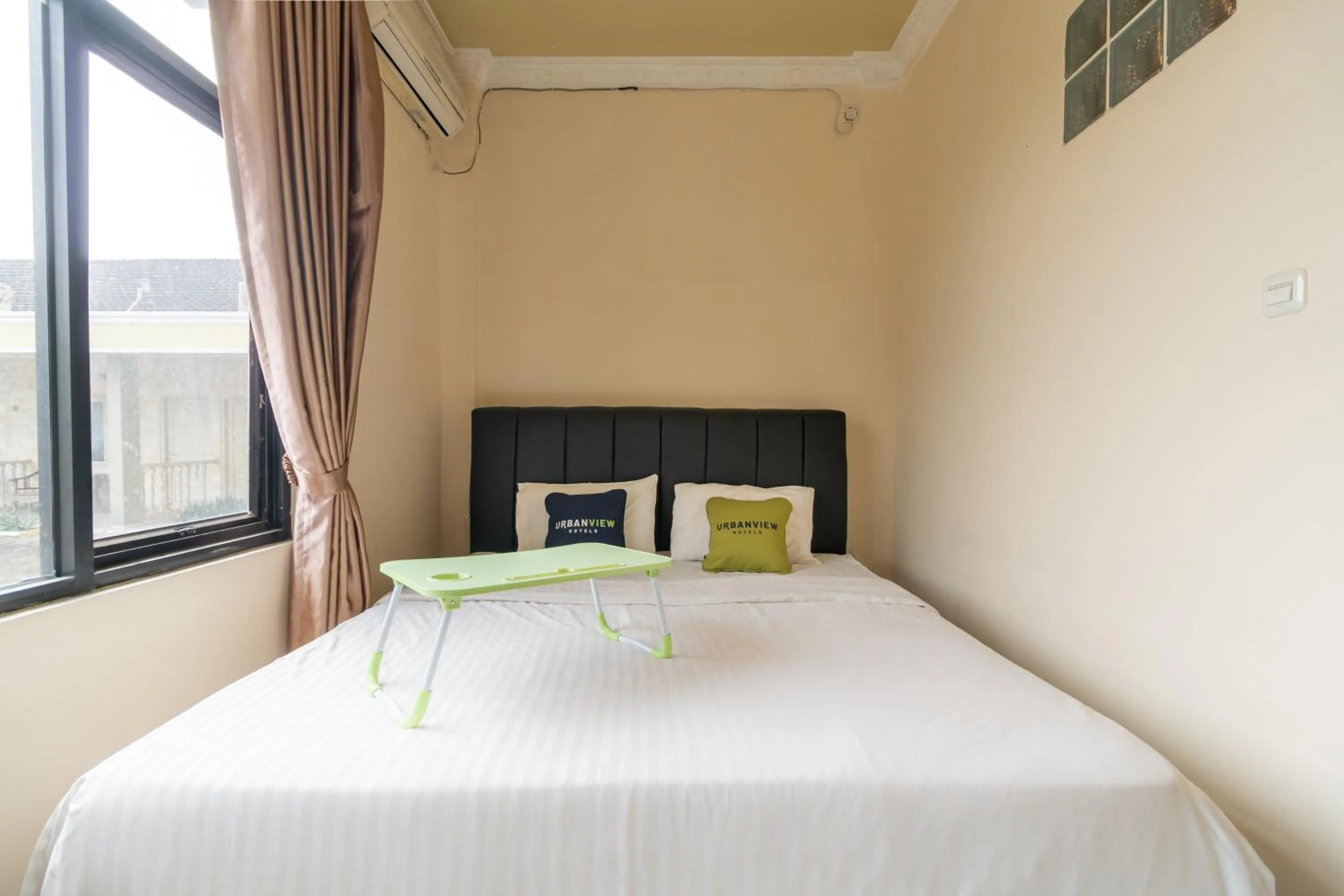 Bedroom, Bed in Urbanview Hotel Nugraha Palembang by RedDoorz
