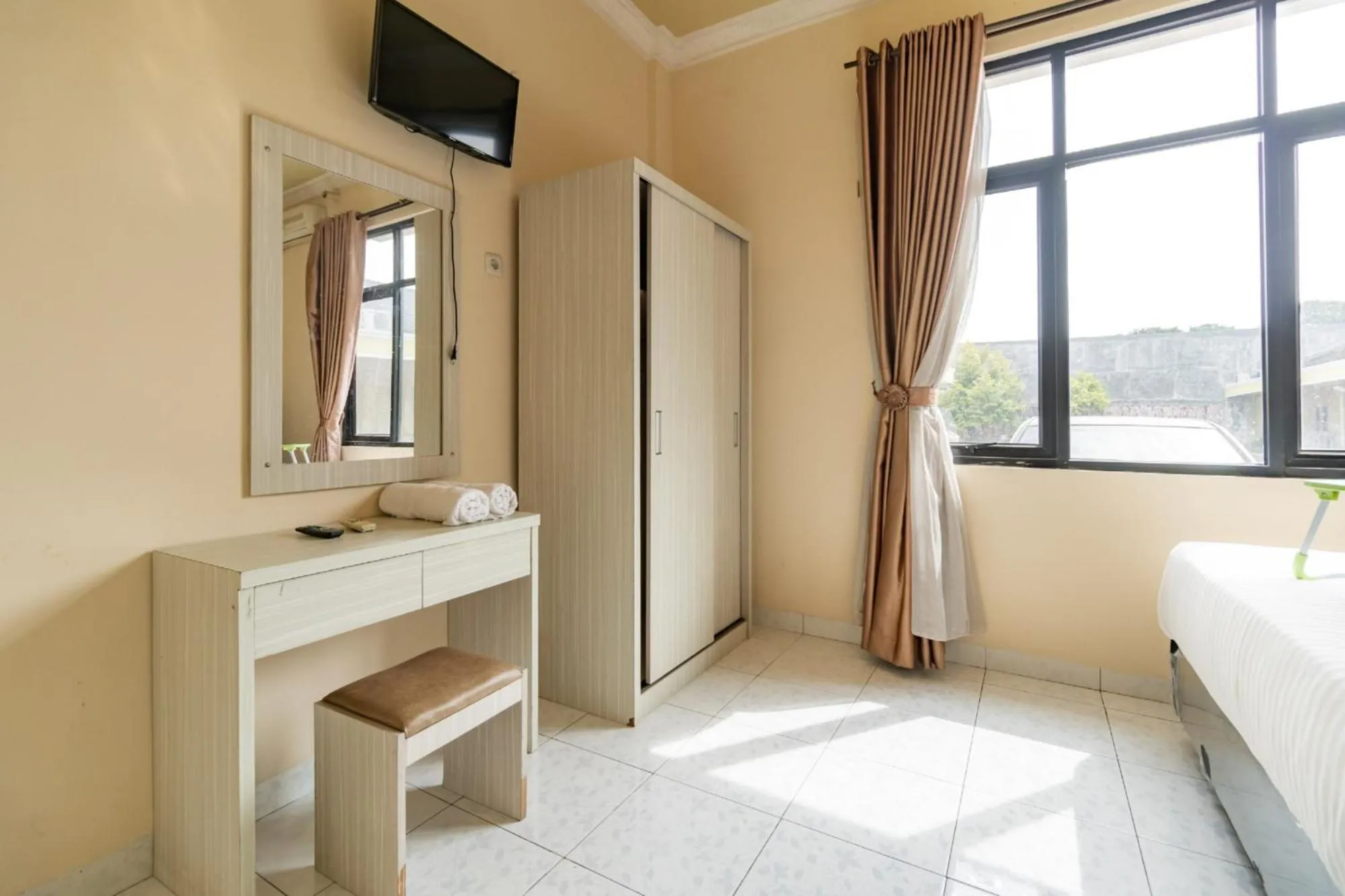 Bedroom, Bed in Urbanview Hotel Nugraha Palembang by RedDoorz