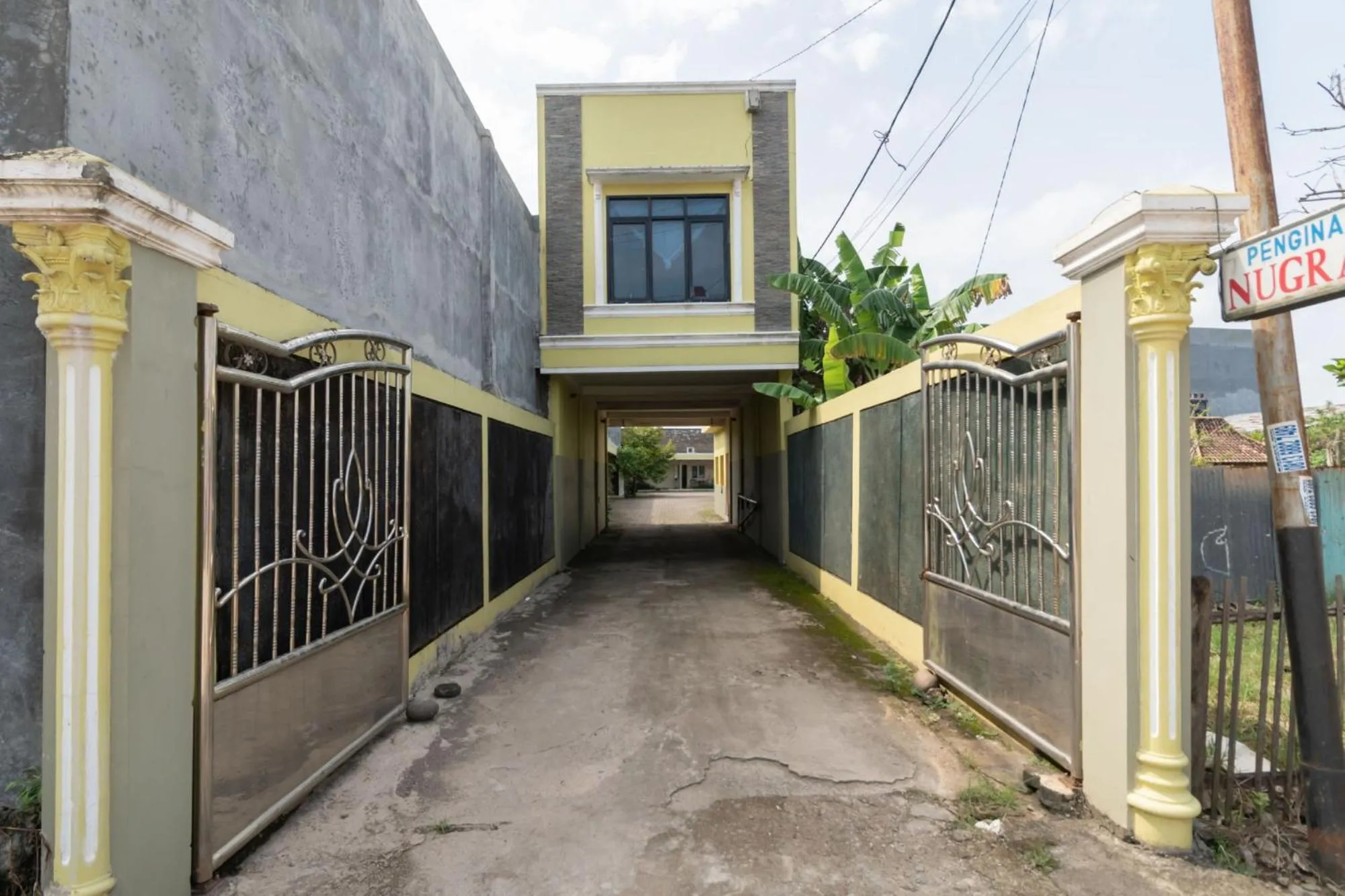 Property building in Urbanview Hotel Nugraha Palembang by RedDoorz