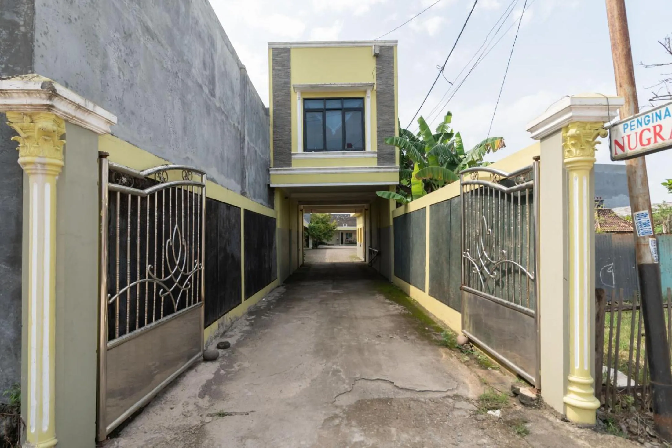 Property building in Urbanview Hotel Nugraha Palembang by RedDoorz