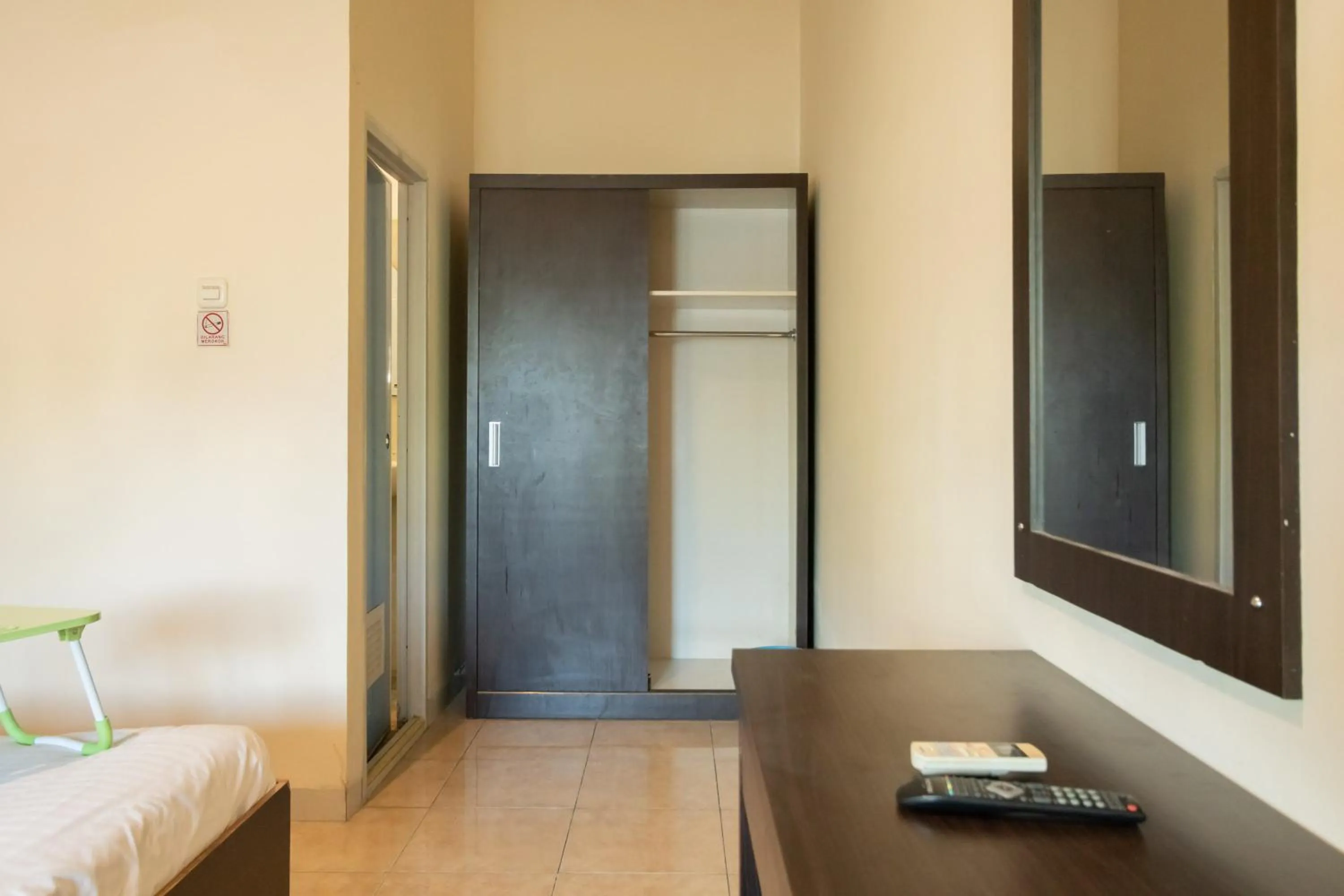 Bedroom, Bed in Urbanview Hotel Nugraha Palembang by RedDoorz