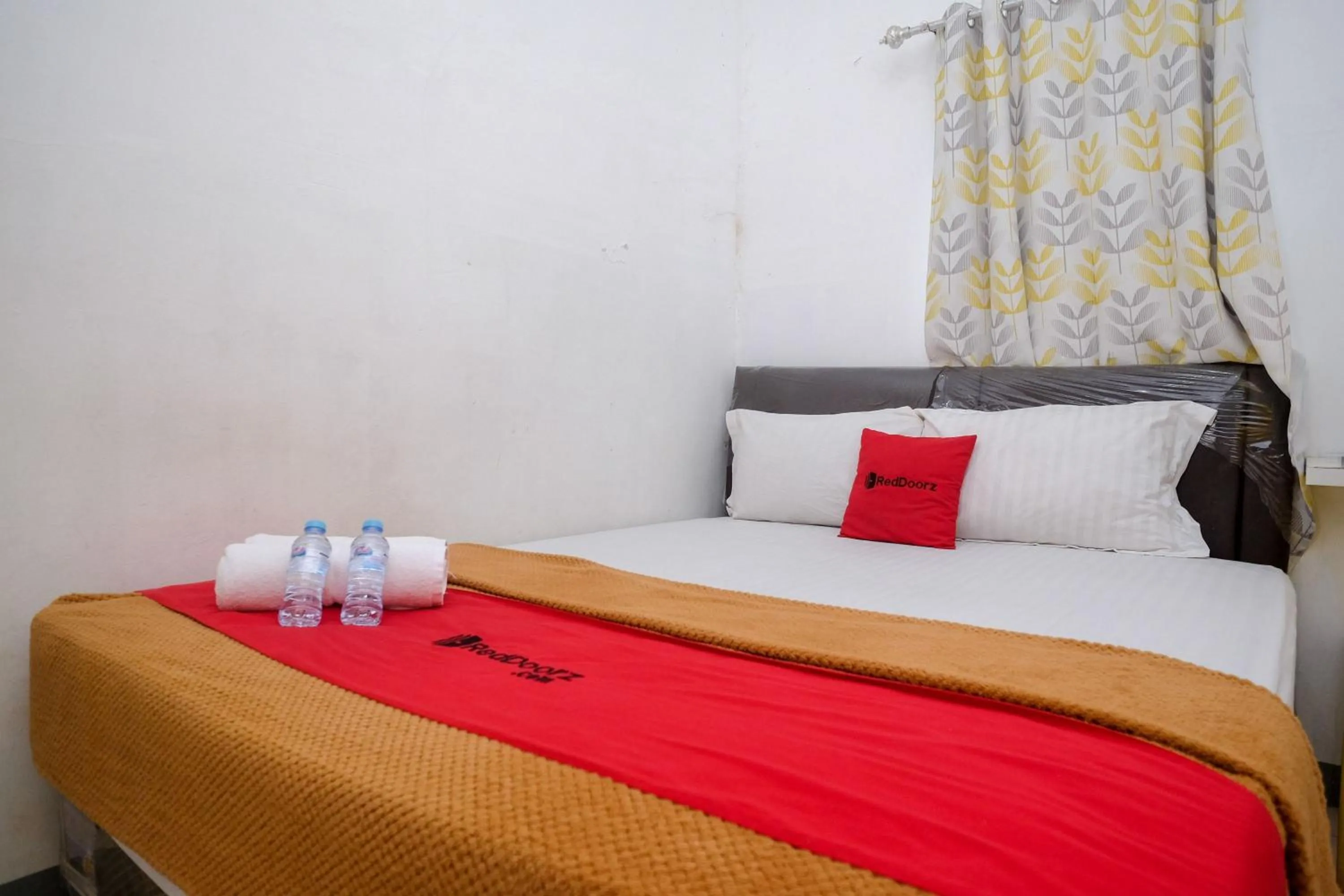 Bedroom, Bed in RedDoorz near Politeknik Manado