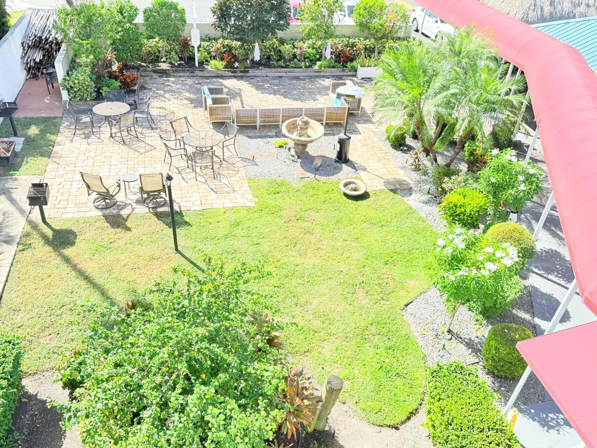 Property building in Lantern Inn & Suites - Sarasota