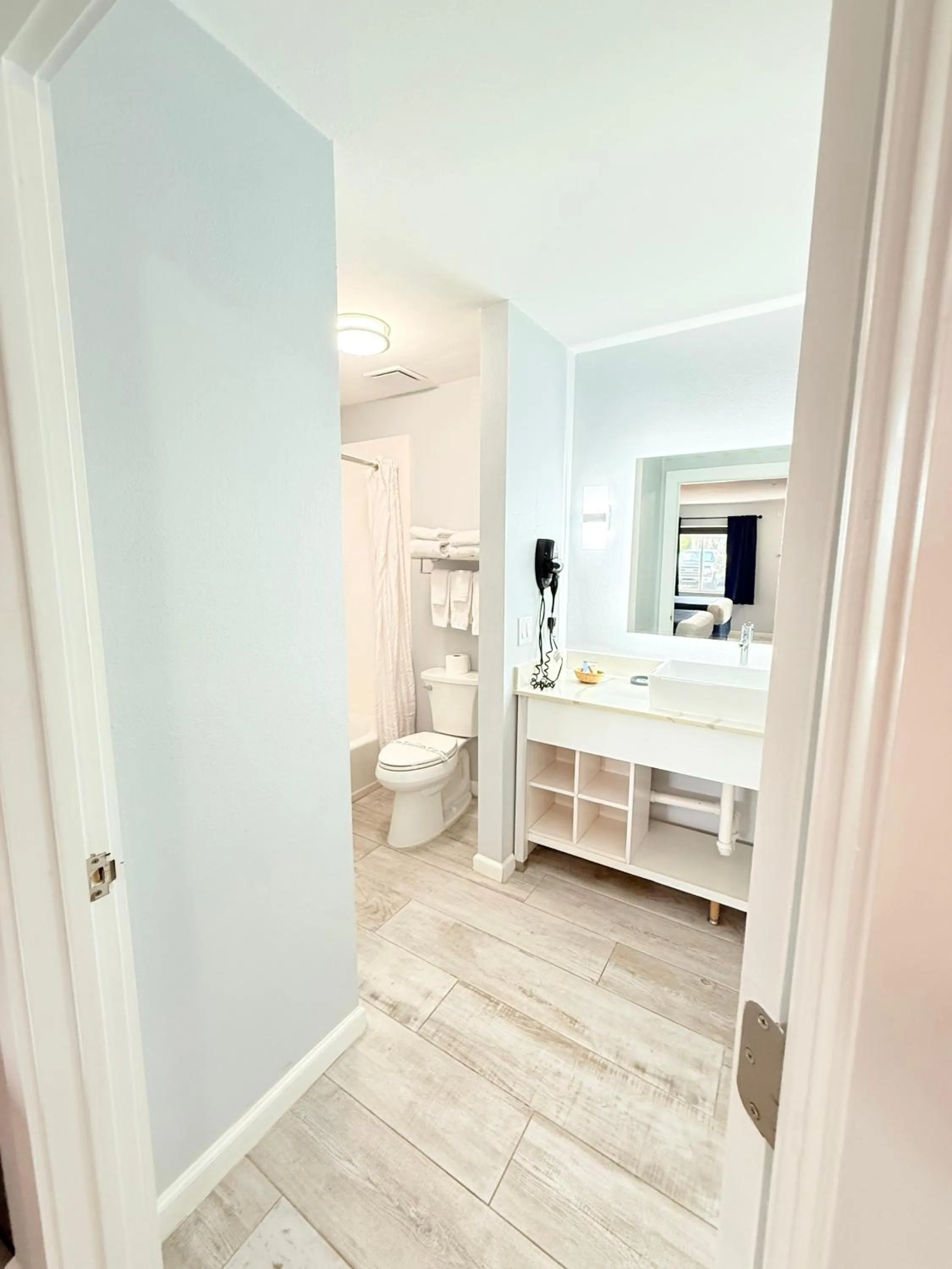 Bathroom in Lantern Inn & Suites - Sarasota