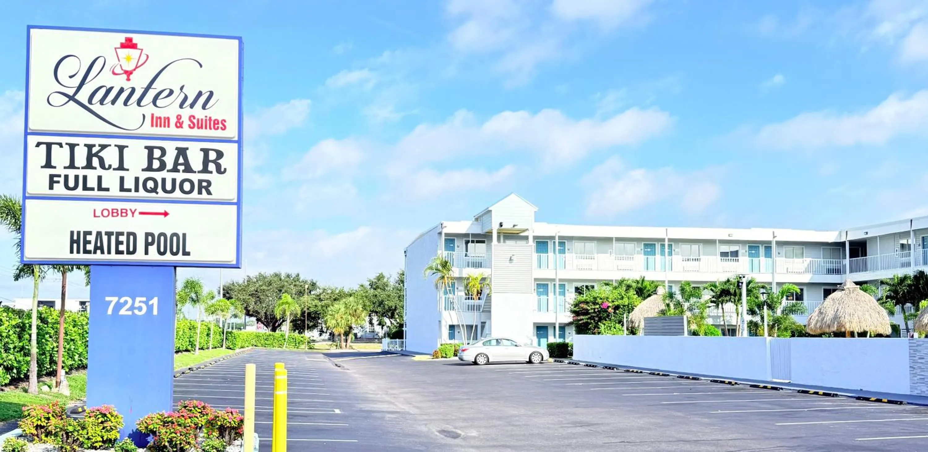 Property building in Lantern Inn & Suites - Sarasota