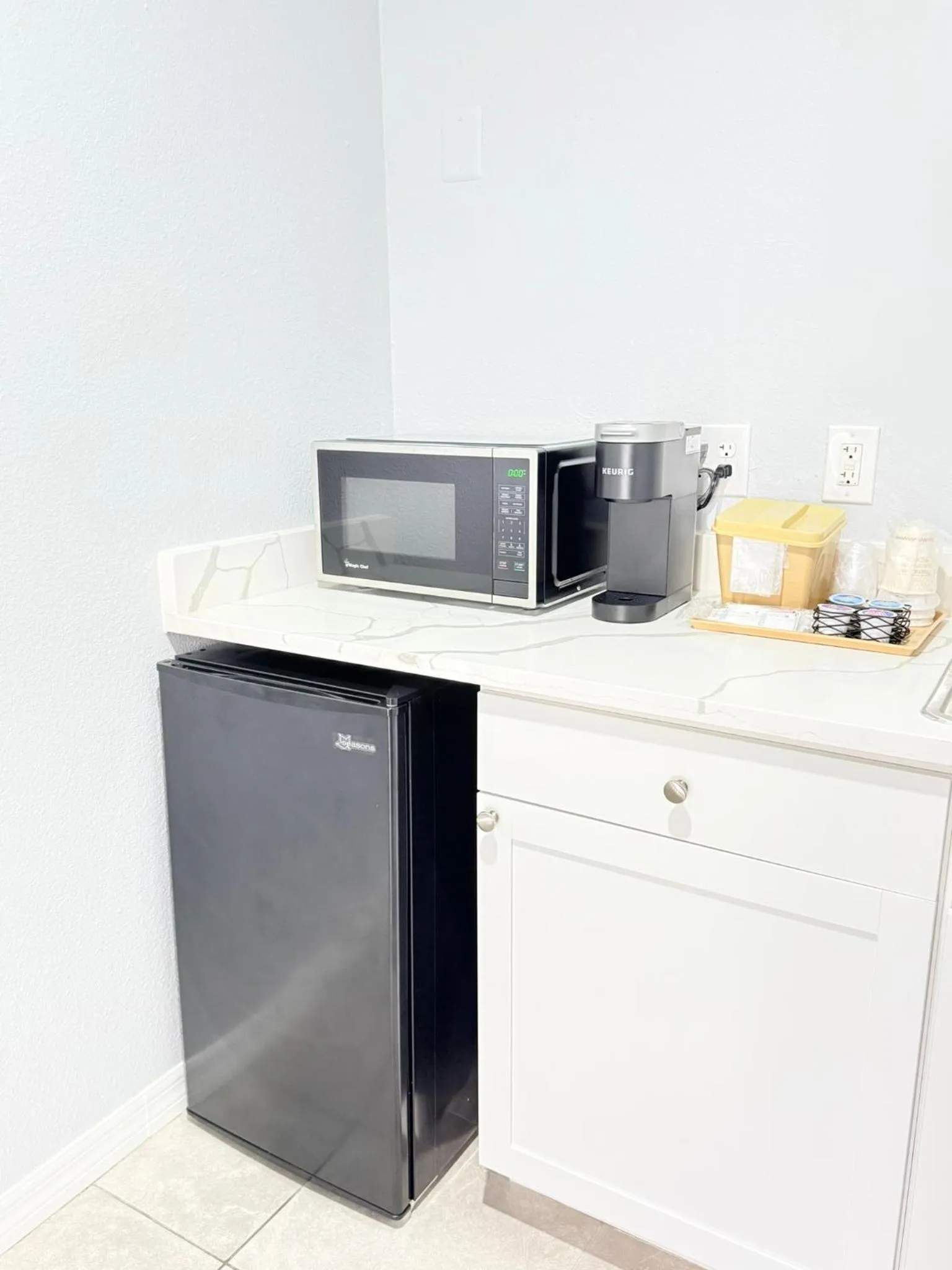 Coffee/tea facilities in Lantern Inn & Suites - Sarasota