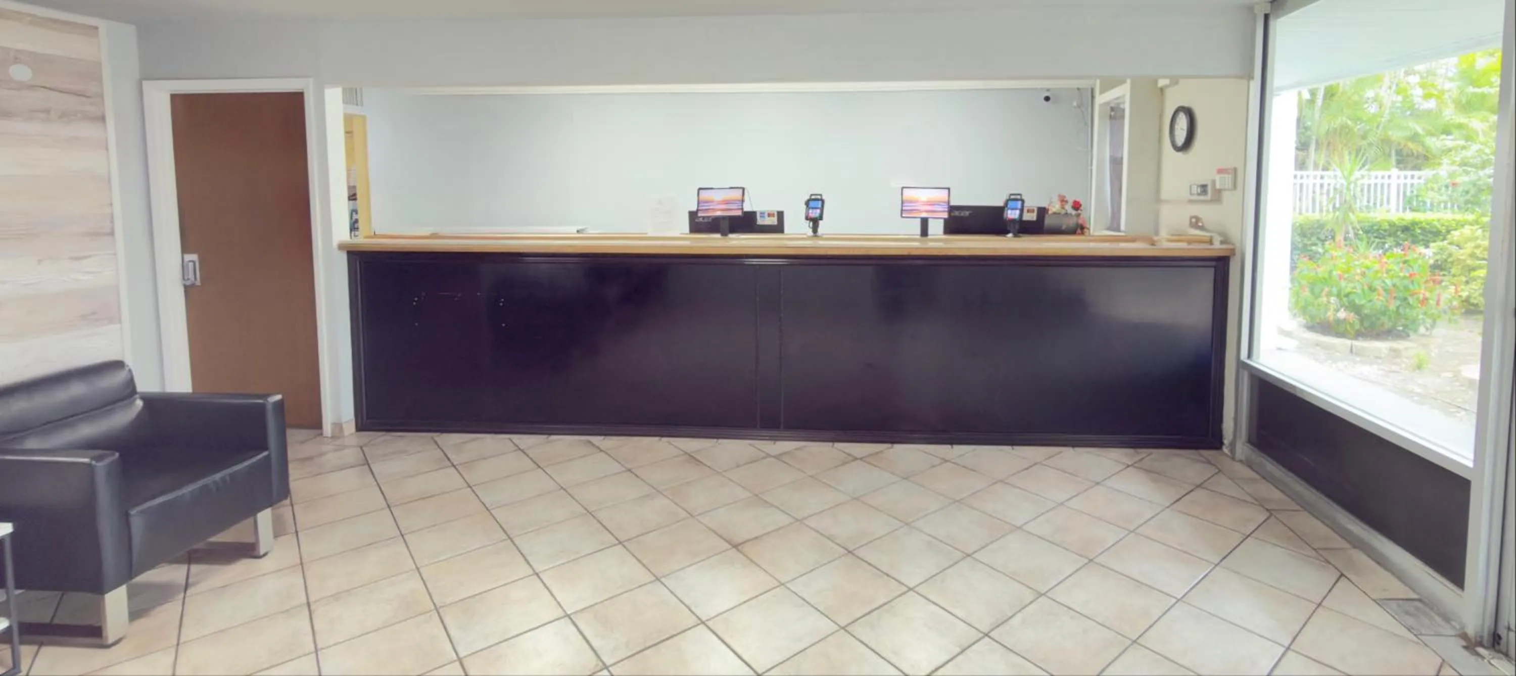 Lobby or reception in Lantern Inn & Suites - Sarasota