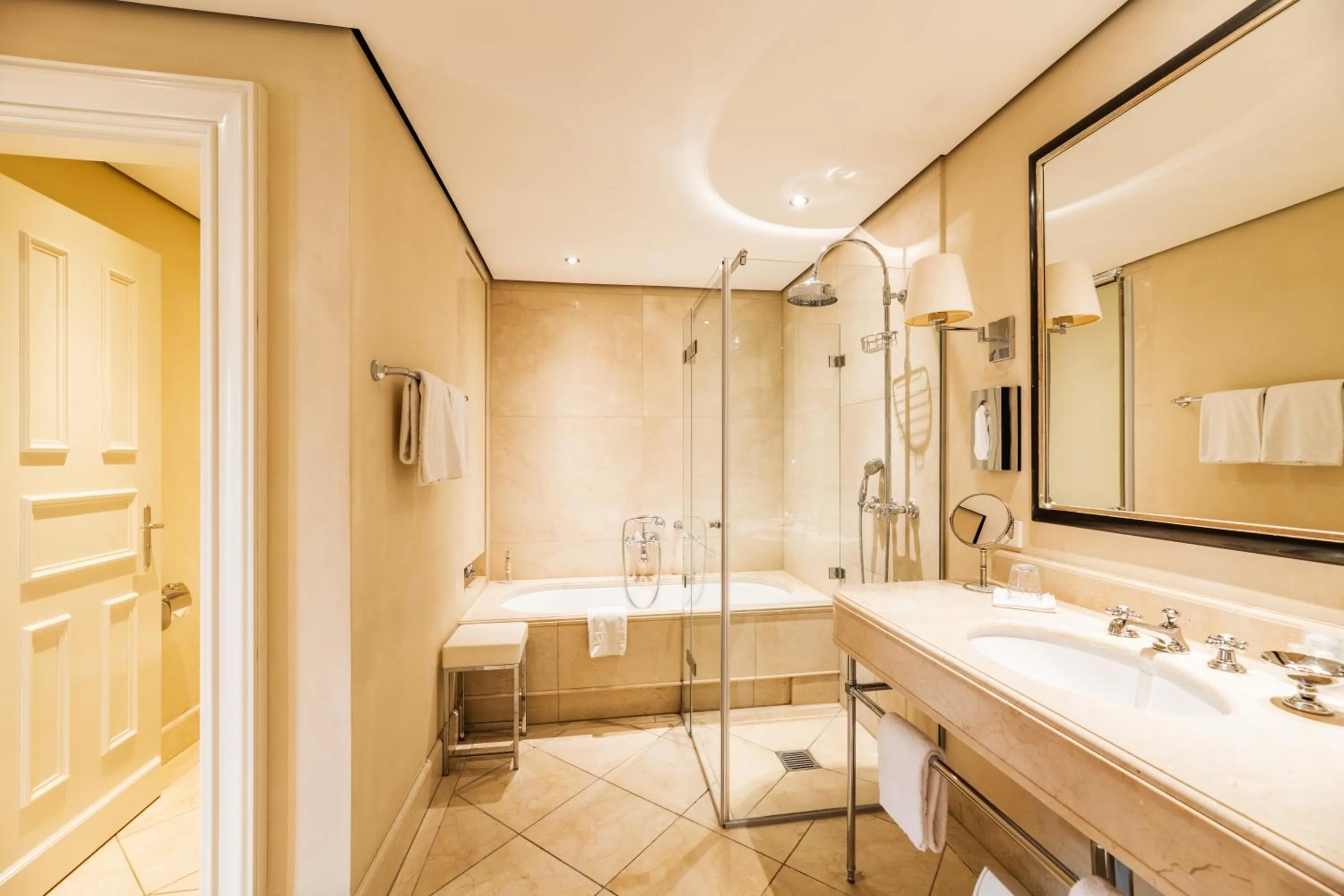 Shower in Rheinhotel Schulz