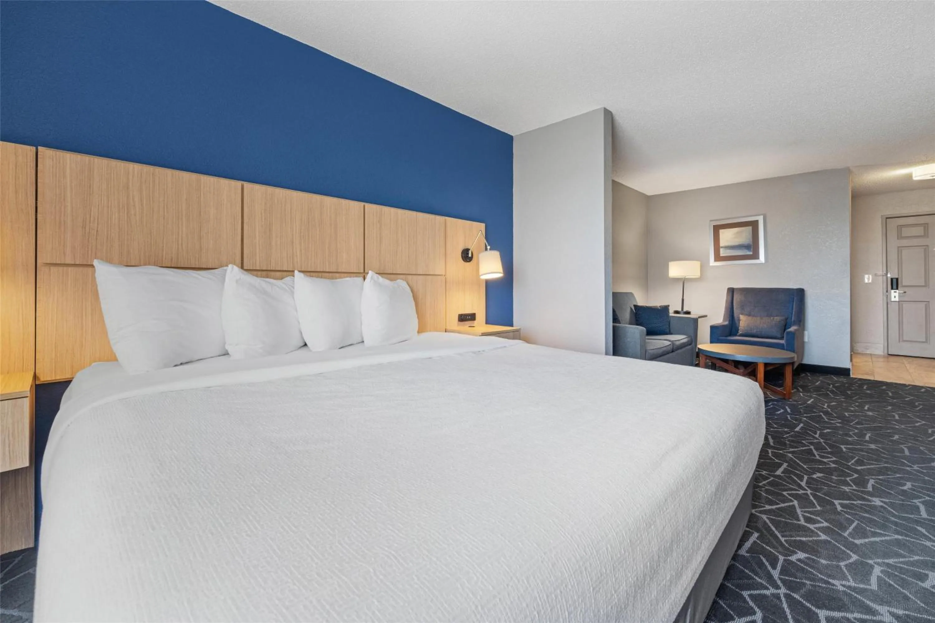 Photo of the whole room, Bed in Best Western Eau Claire South