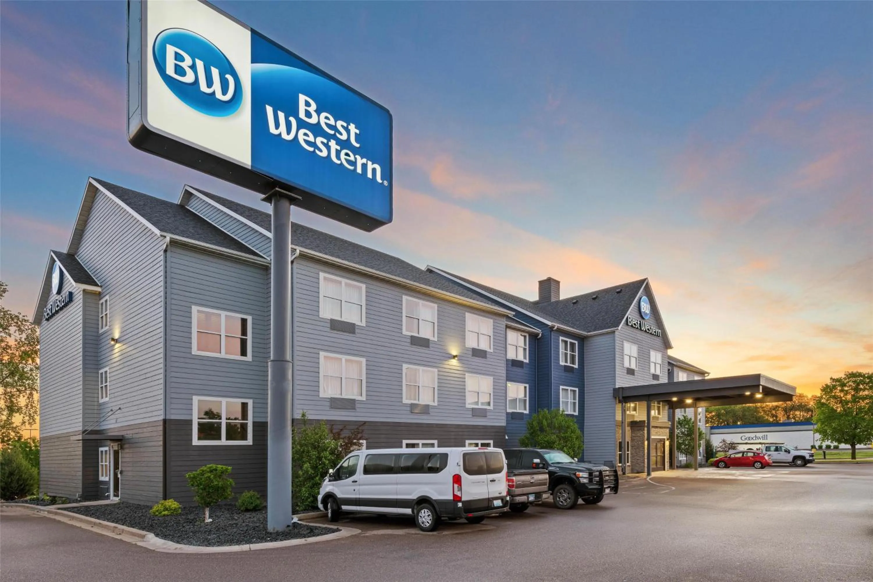 Property building in Best Western Eau Claire South