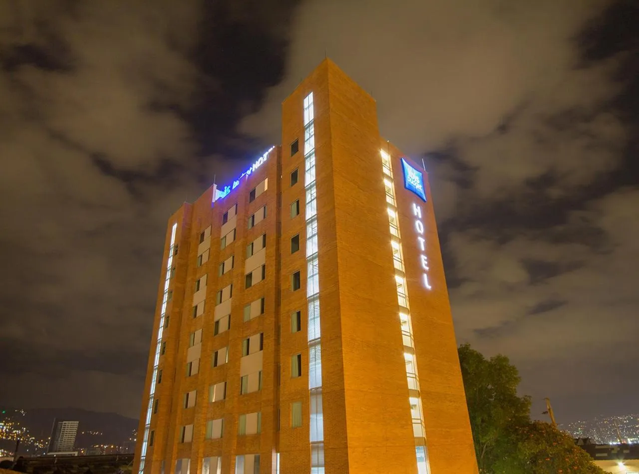 Property building in ibis budget Medellín Itagüí Metro