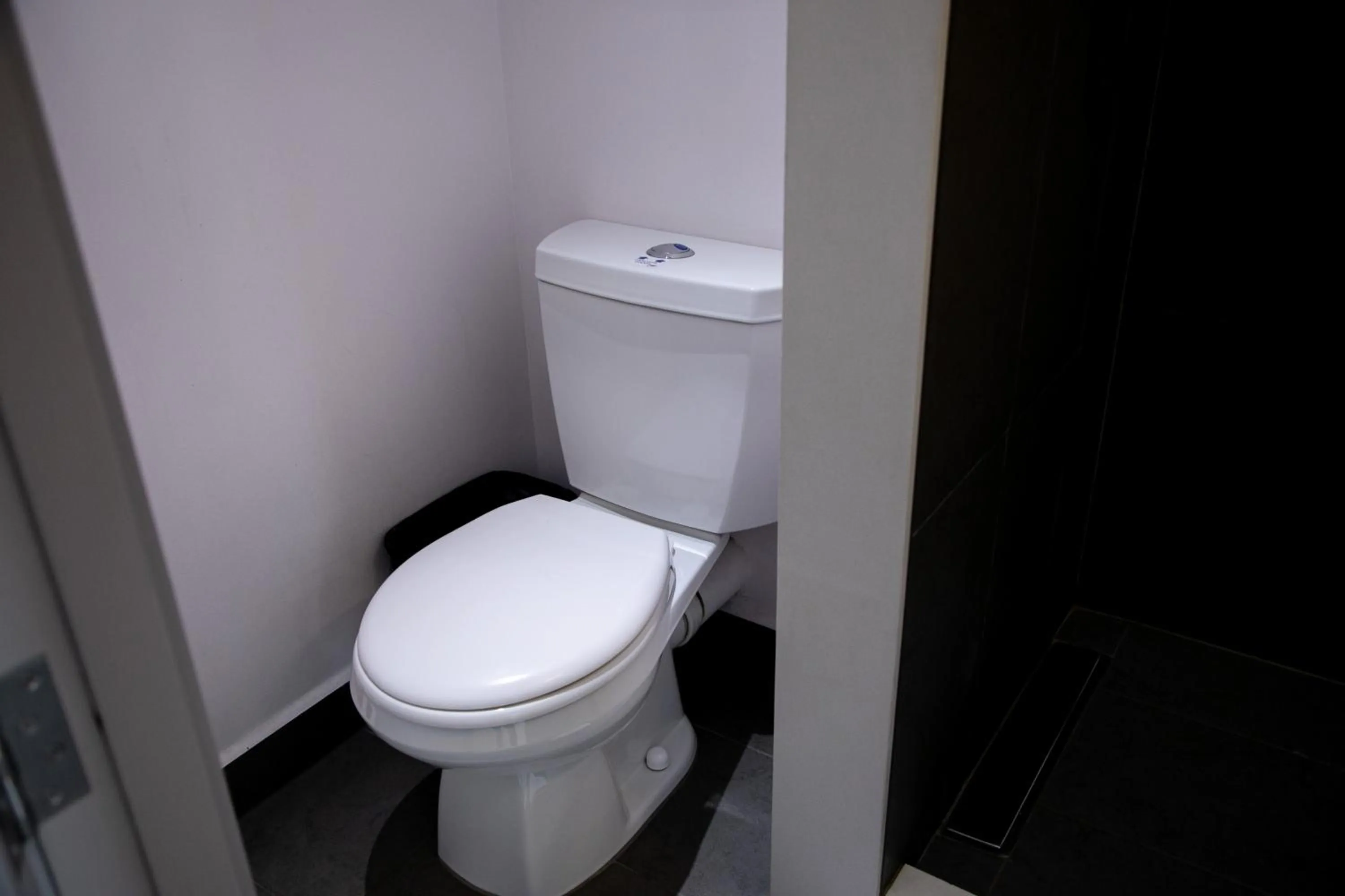 Toilet in ibis budget Medellín Itagüí Metro