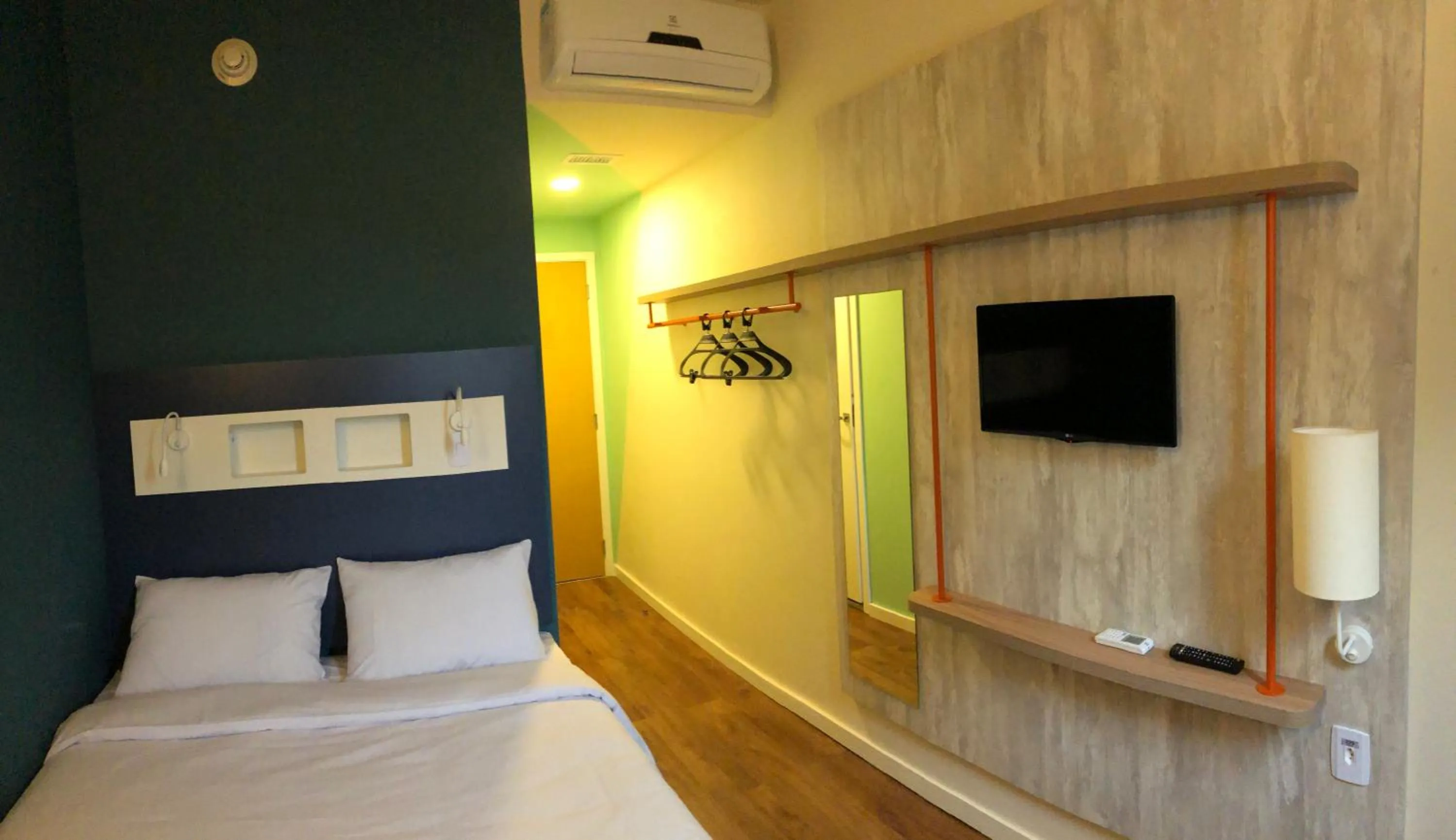 Bedroom, Bed in ibis budget Petropolis
