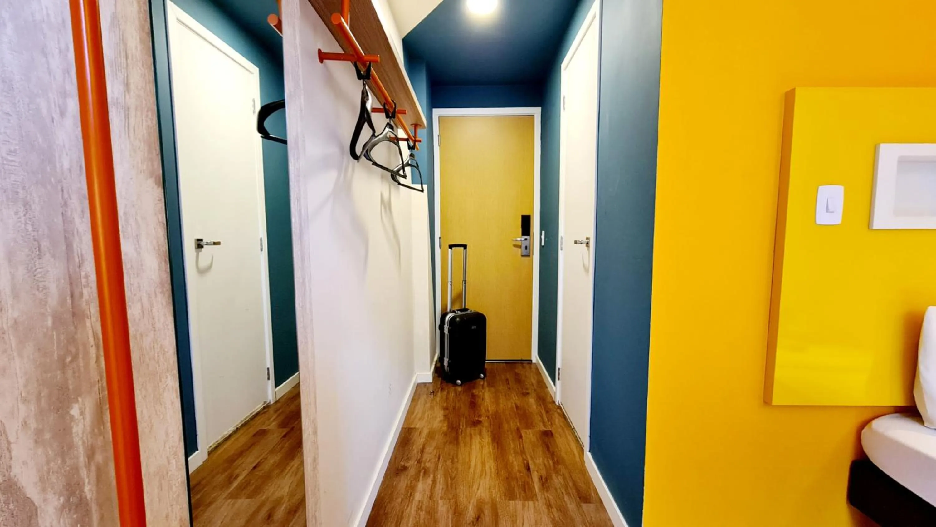 wardrobe in ibis budget Petropolis